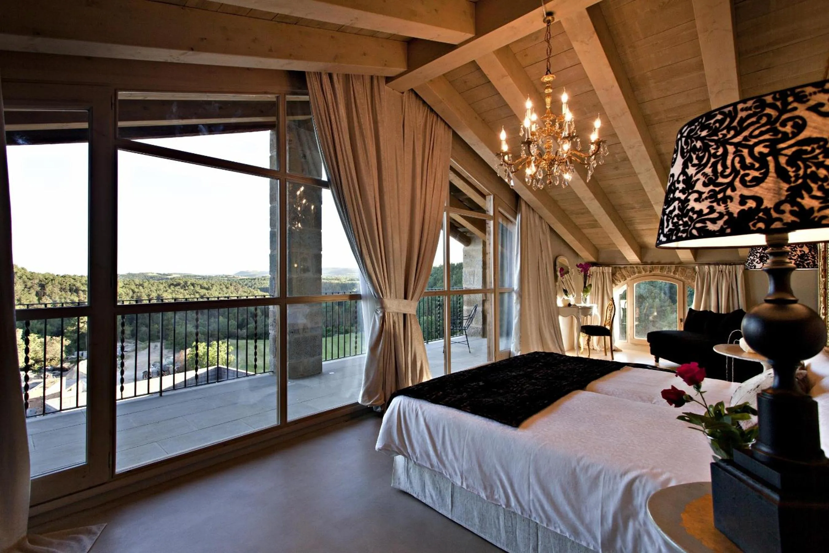 Photo of the whole room, Bed in La Vella Farga Hotel