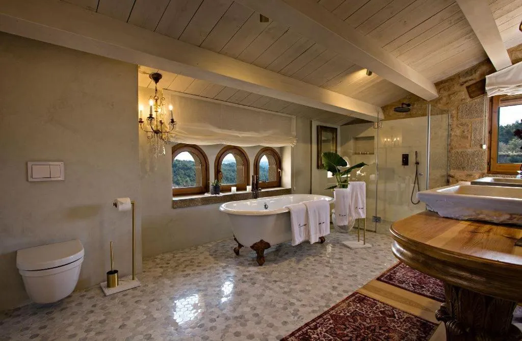 Bathroom in La Vella Farga Hotel