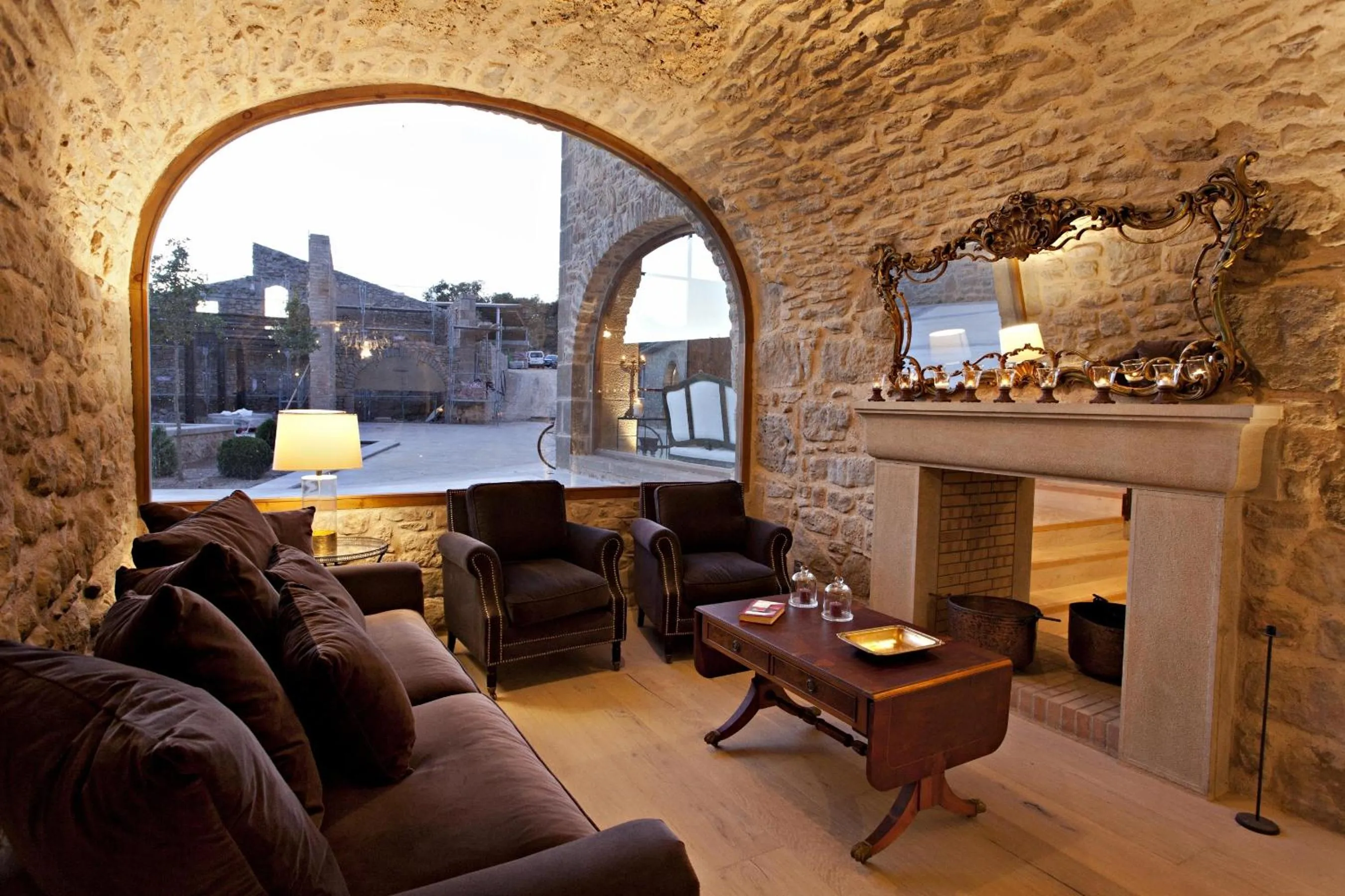 Communal lounge/ TV room in La Vella Farga Hotel