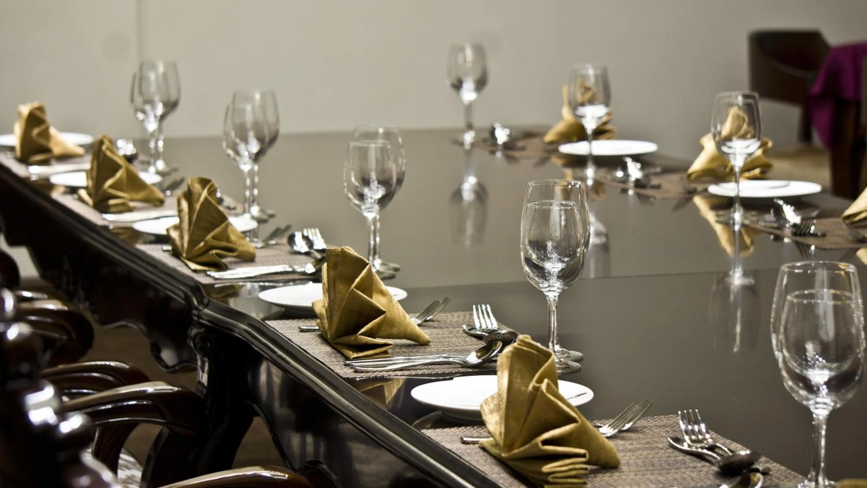 Restaurant/places to eat in Tang Palace Hotel