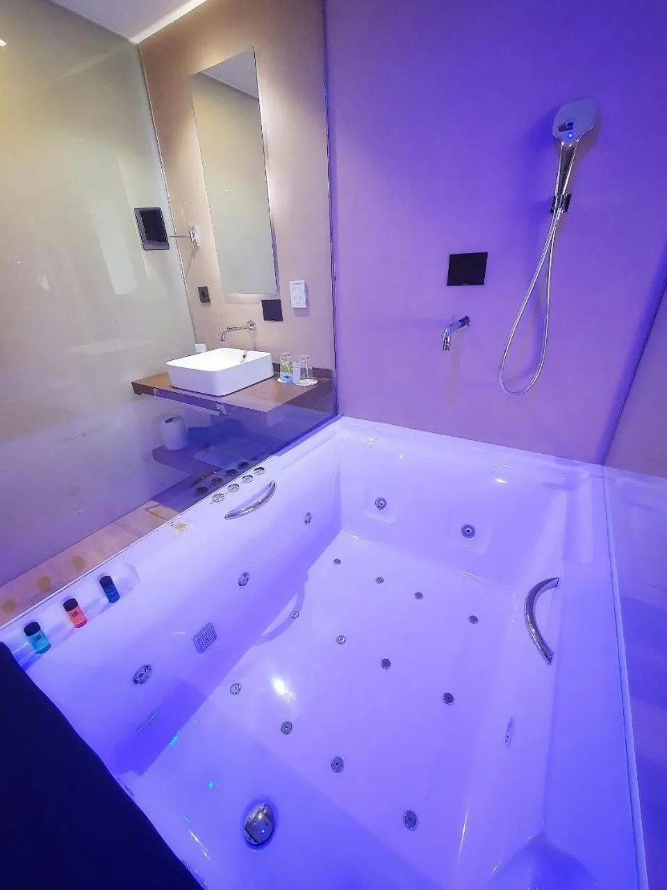 Hot Tub in MB Boutique Hotel - Adults Recommended