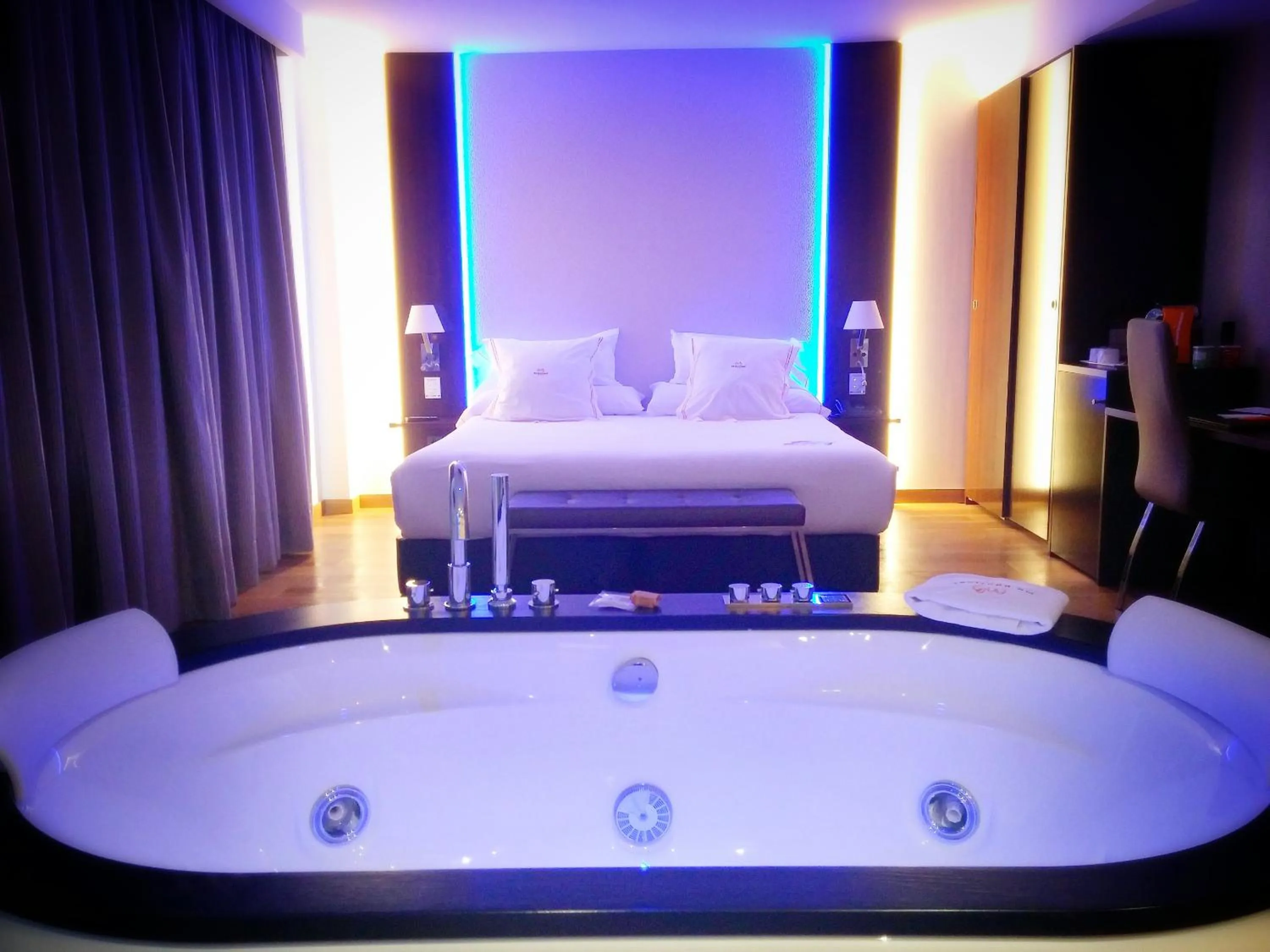 Hot Tub, Bed in MB Boutique Hotel - Adults Recommended