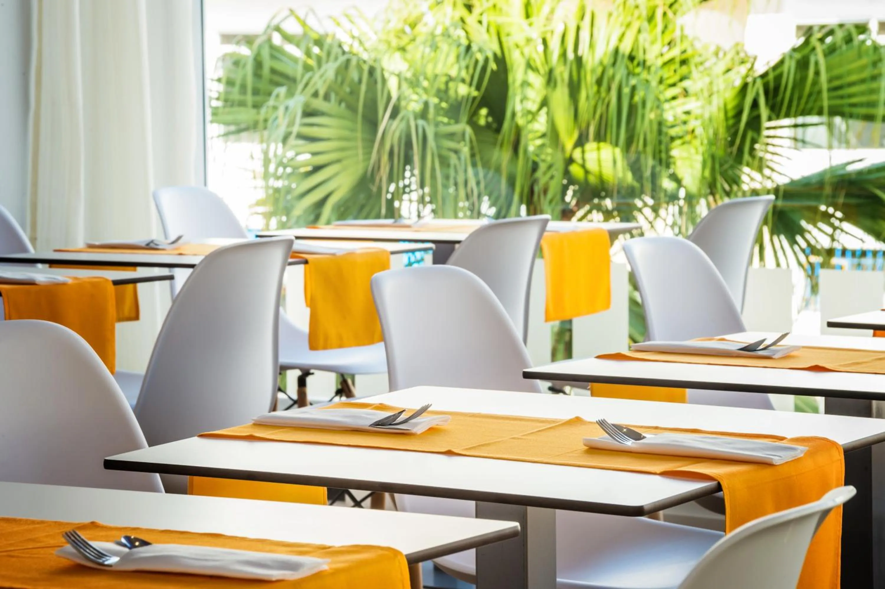 Restaurant/places to eat in MB Boutique Hotel - Adults Recommended