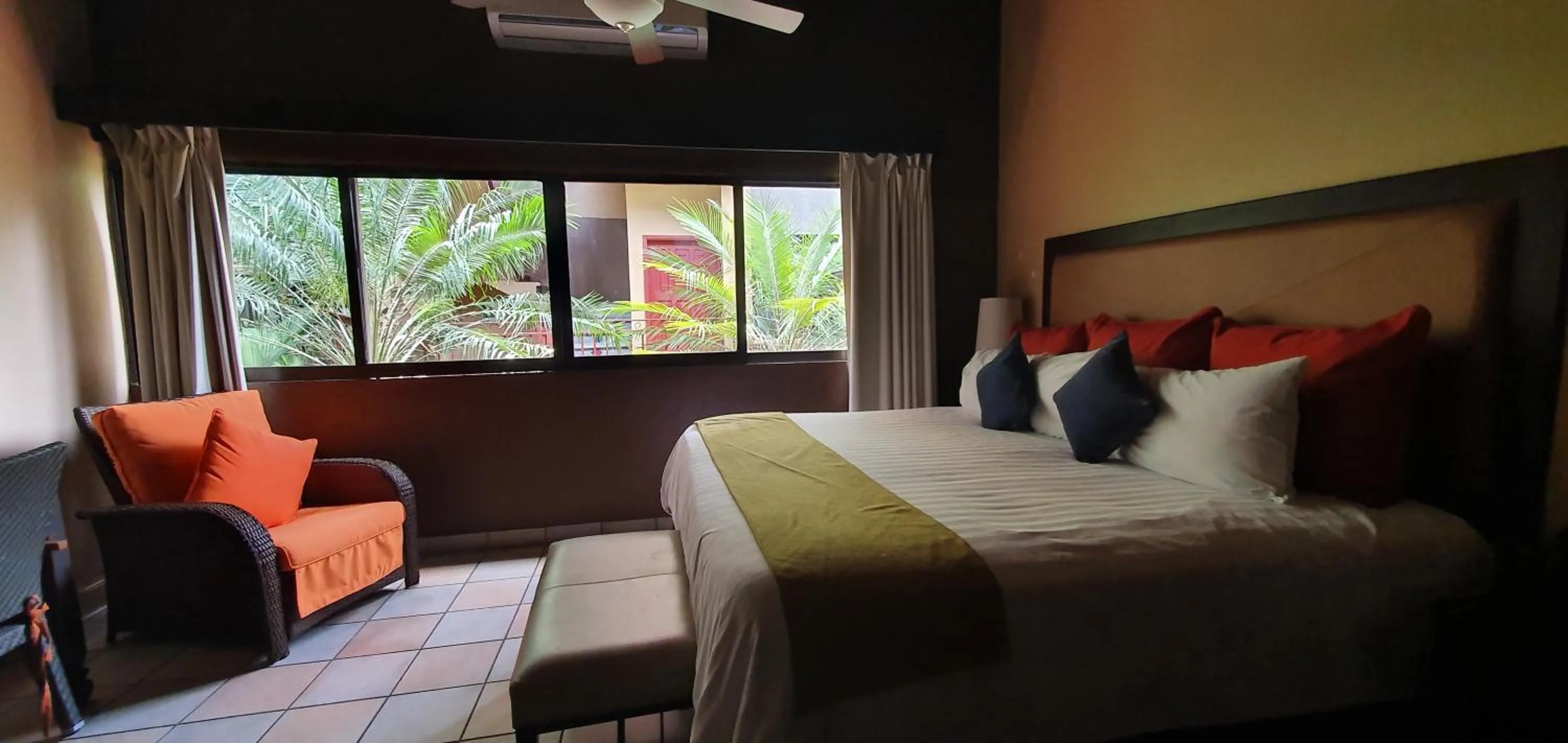 Decorative detail, Bed in Humuya Inn