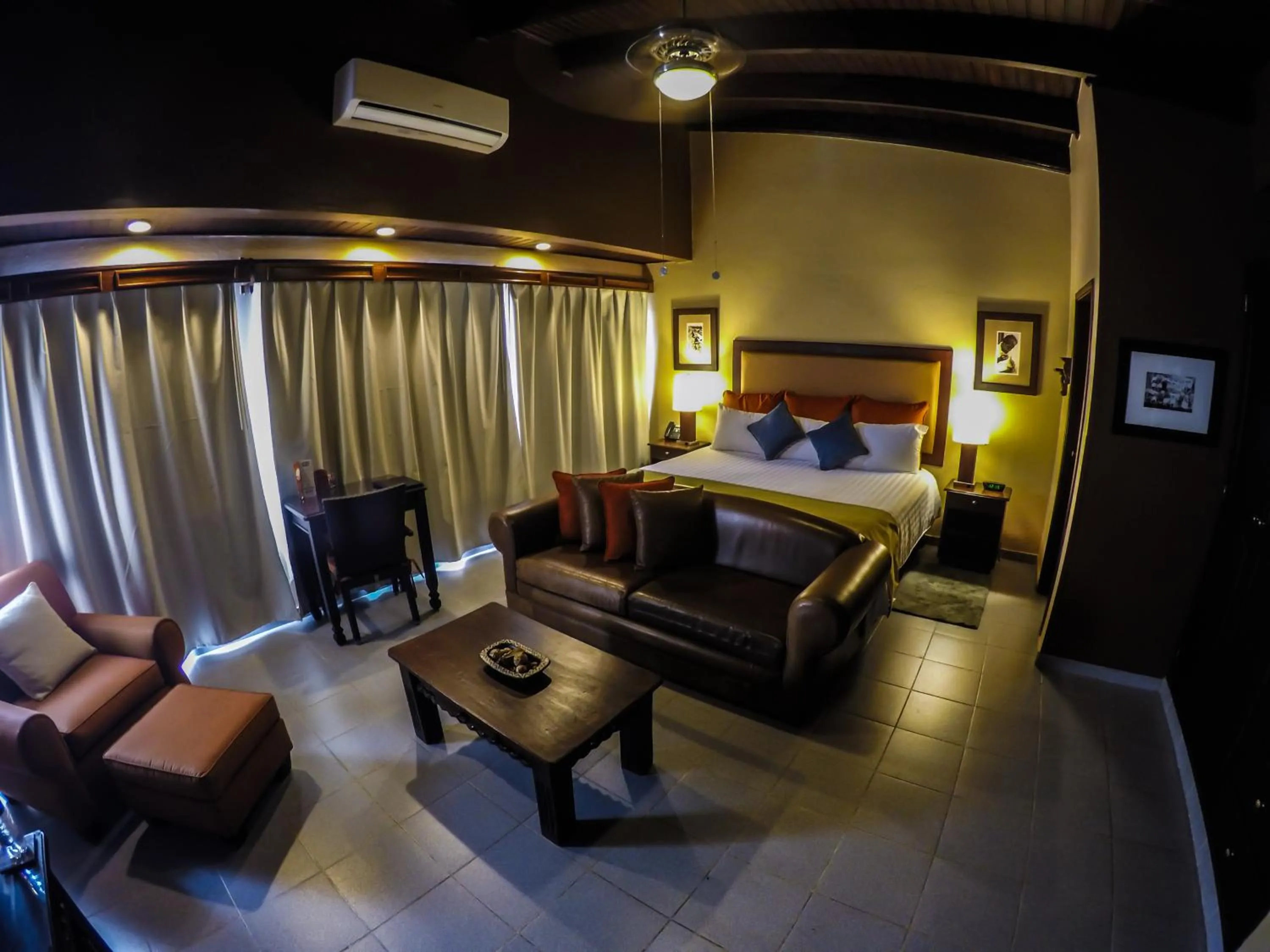 Staff, Bed in Humuya Inn