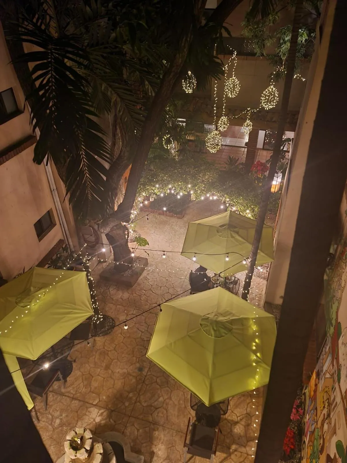 Restaurant/places to eat in Humuya Inn