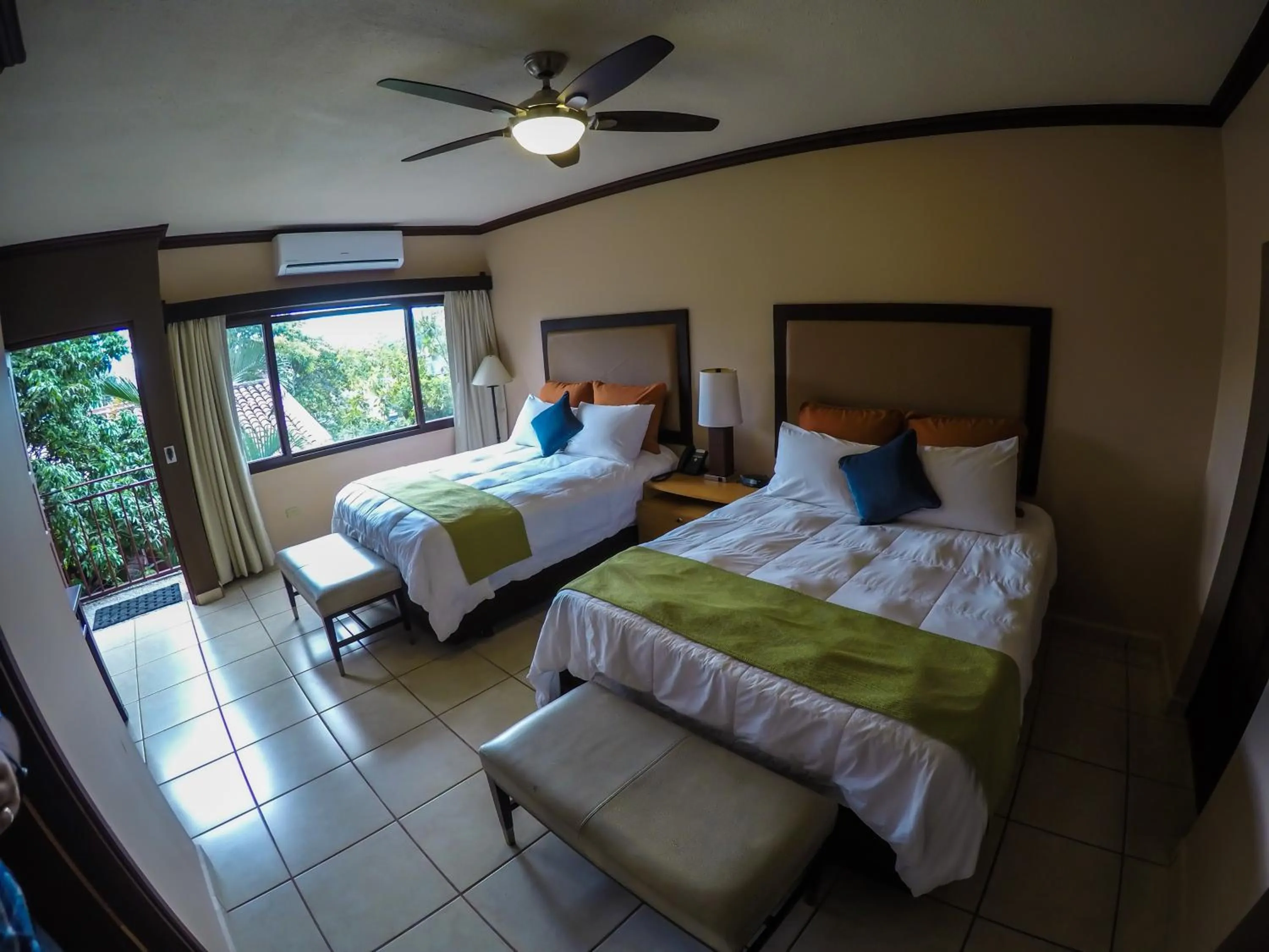 Staff, Bed in Humuya Inn