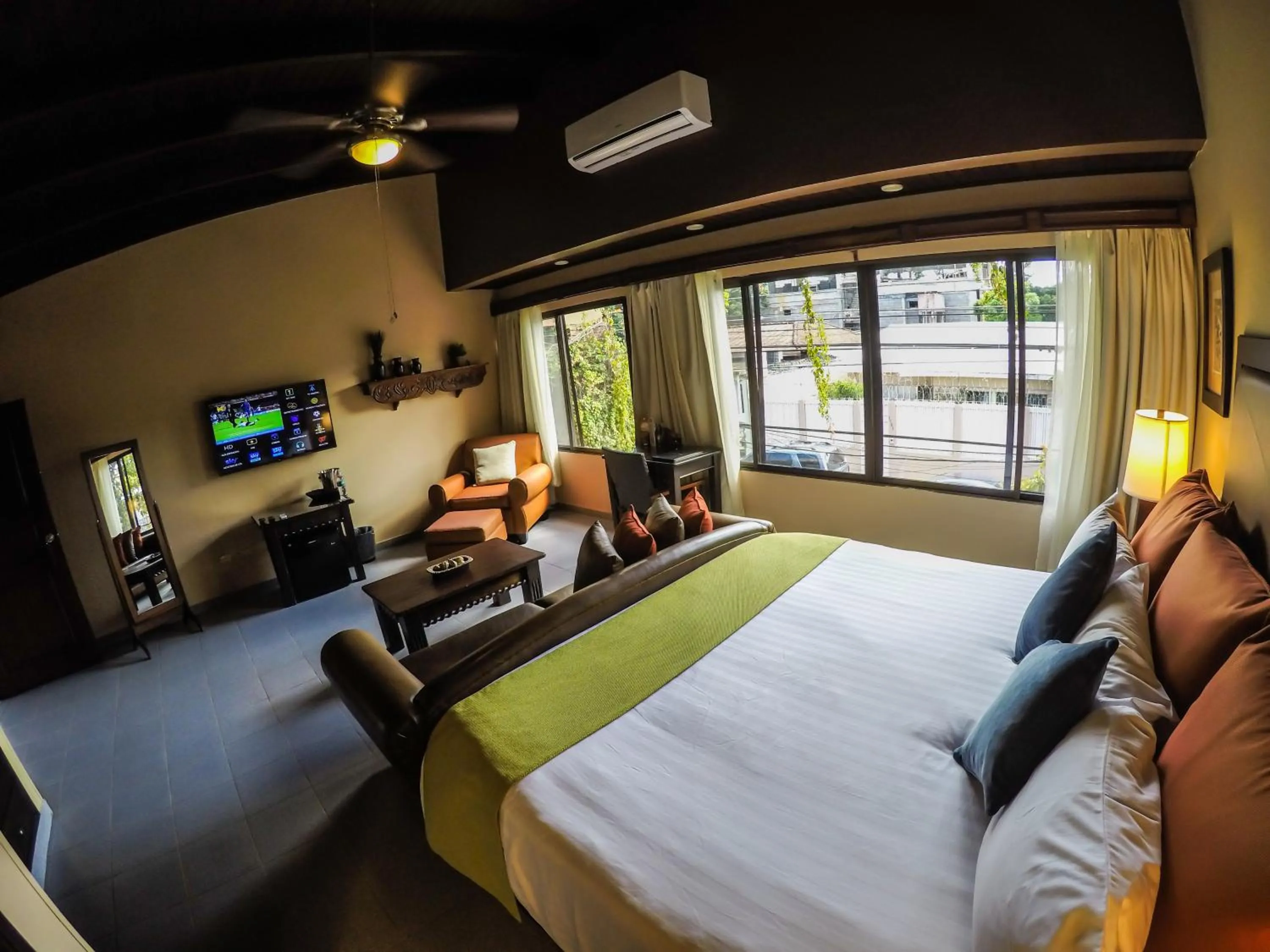 Staff, Bed in Humuya Inn