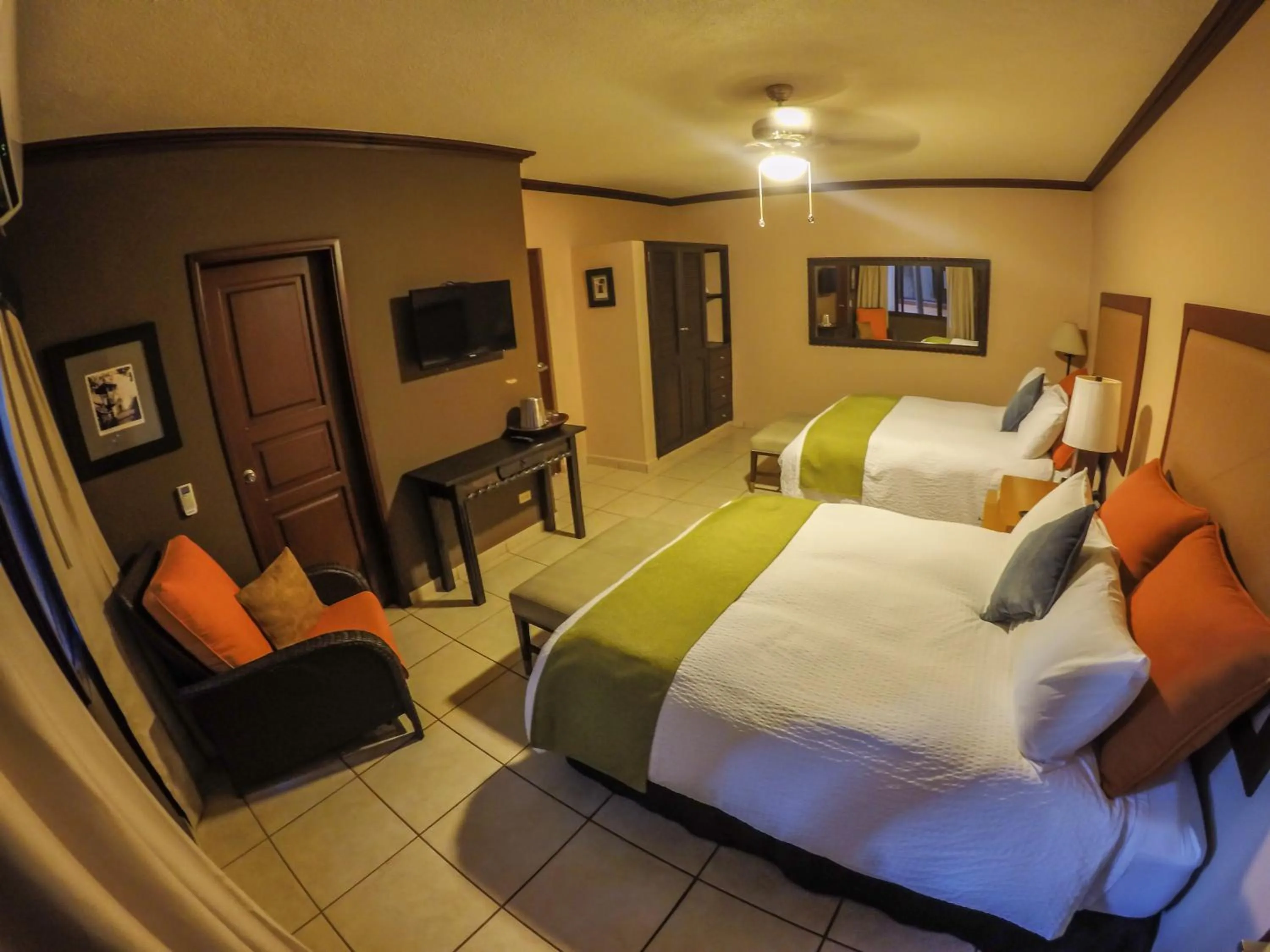 Staff, Bed in Humuya Inn