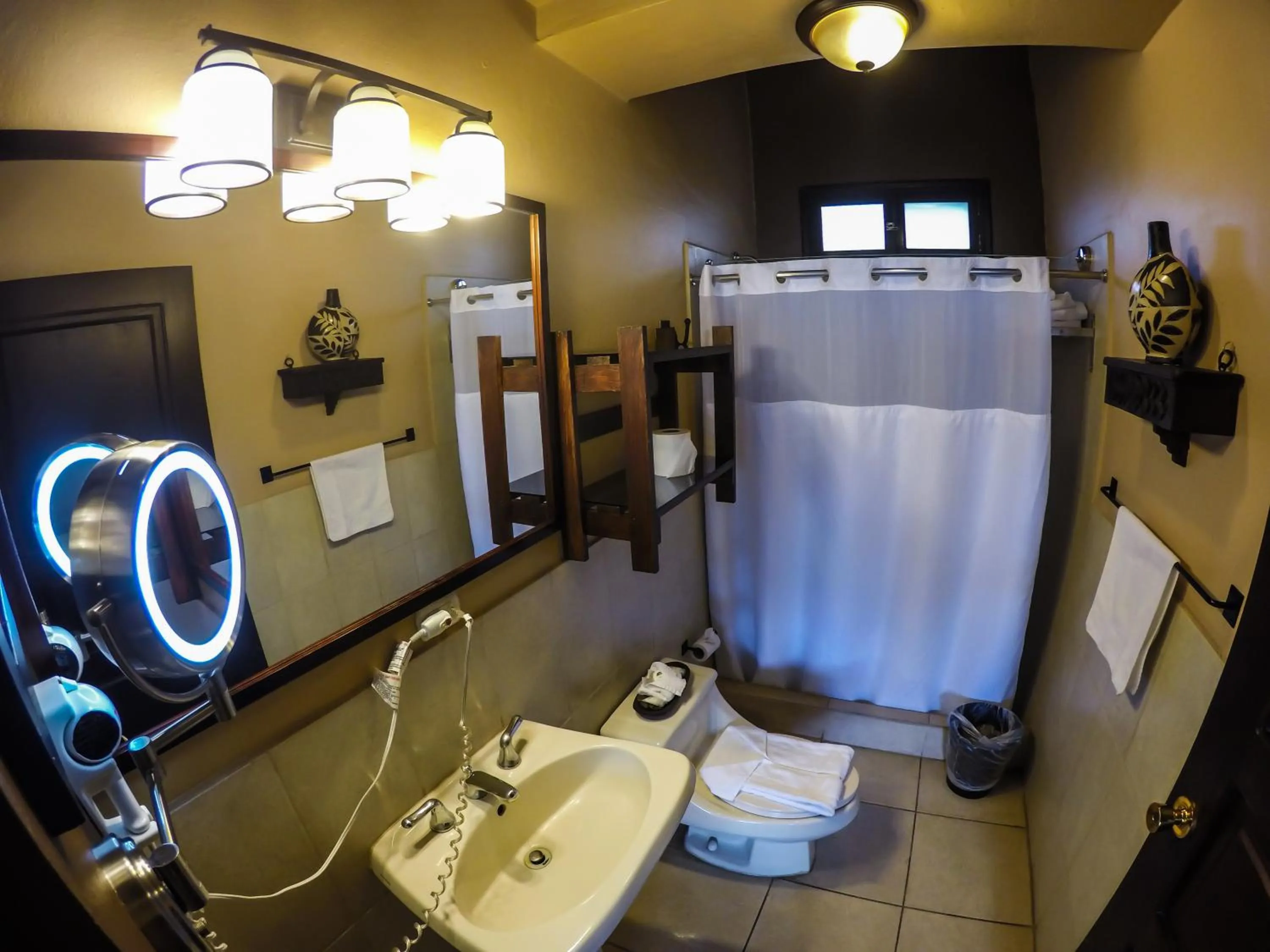 Bathroom in Humuya Inn