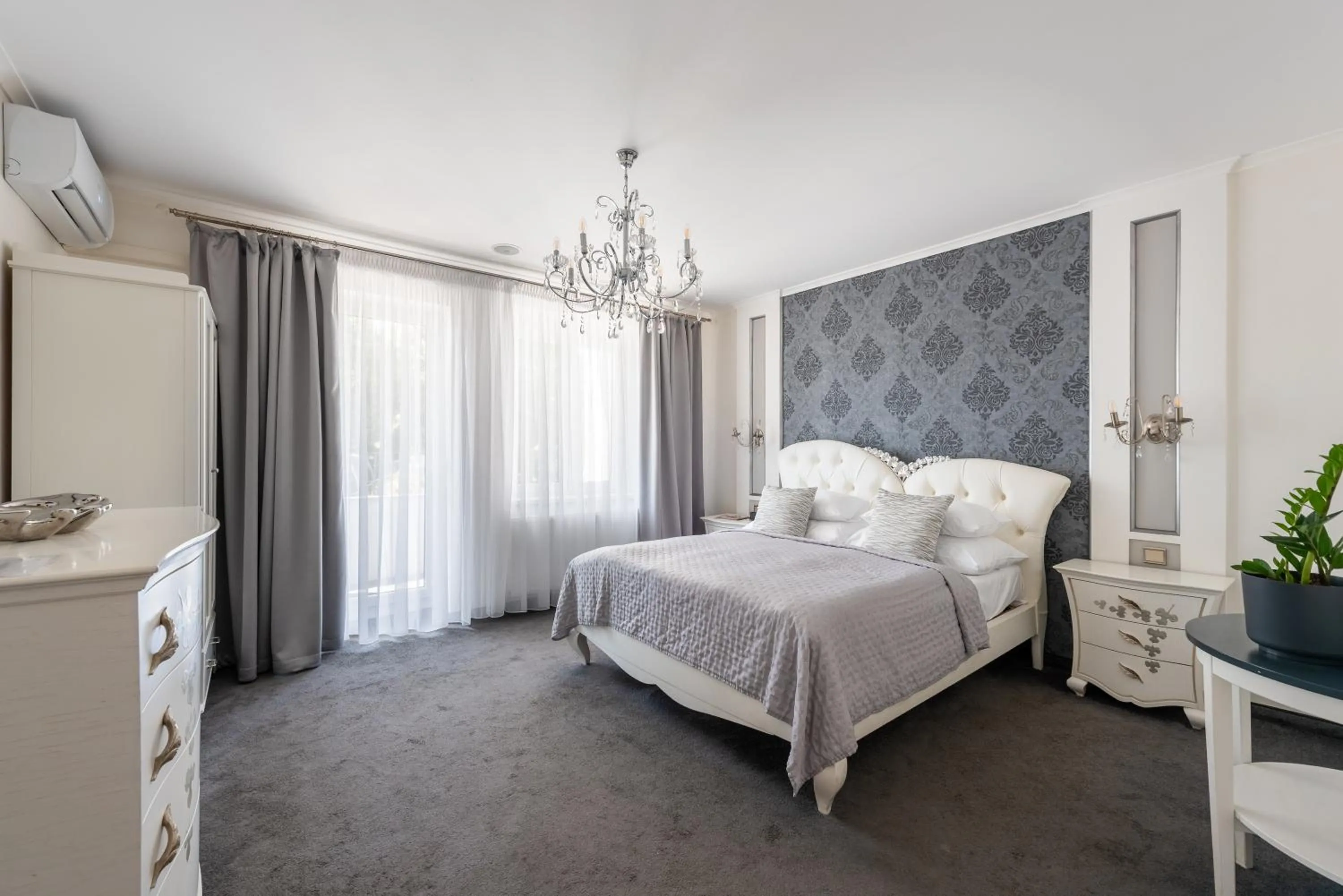 Bed in Wellness & SPA boutique Hotel pod lipkami Prague