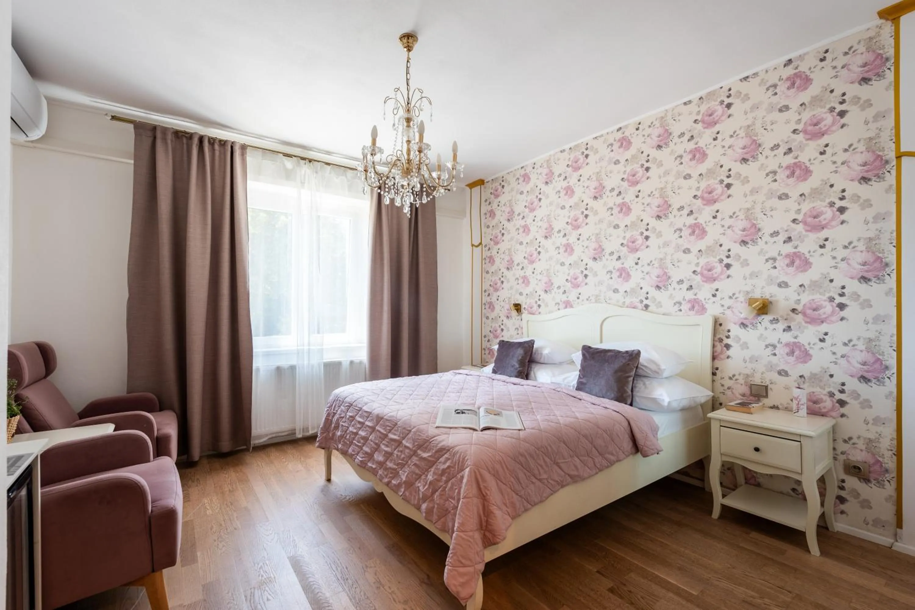 Bed in Wellness & SPA boutique Hotel pod lipkami Prague