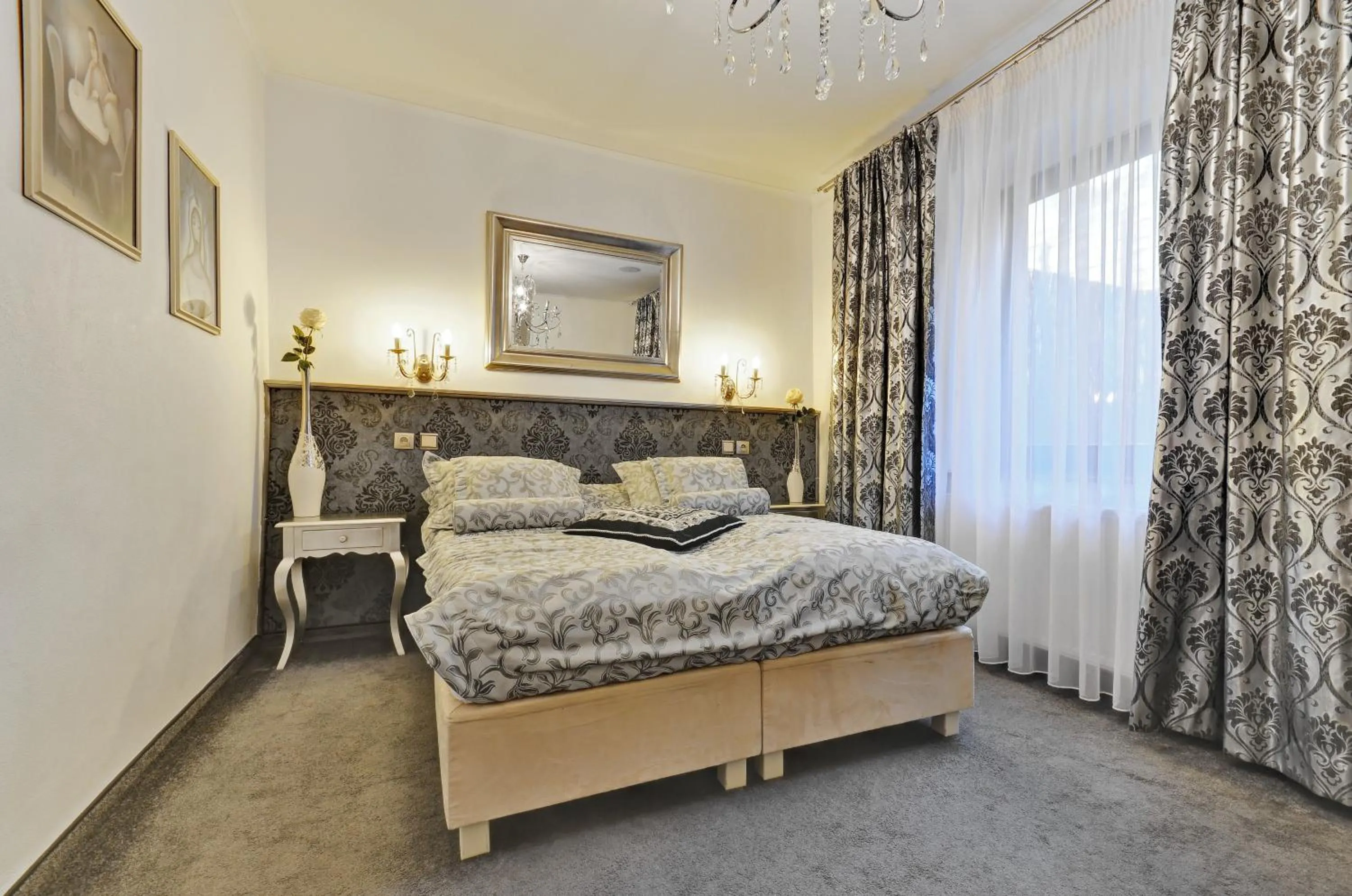 Superior Double Room - single occupancy in Wellness & SPA boutique Hotel pod lipkami Prague