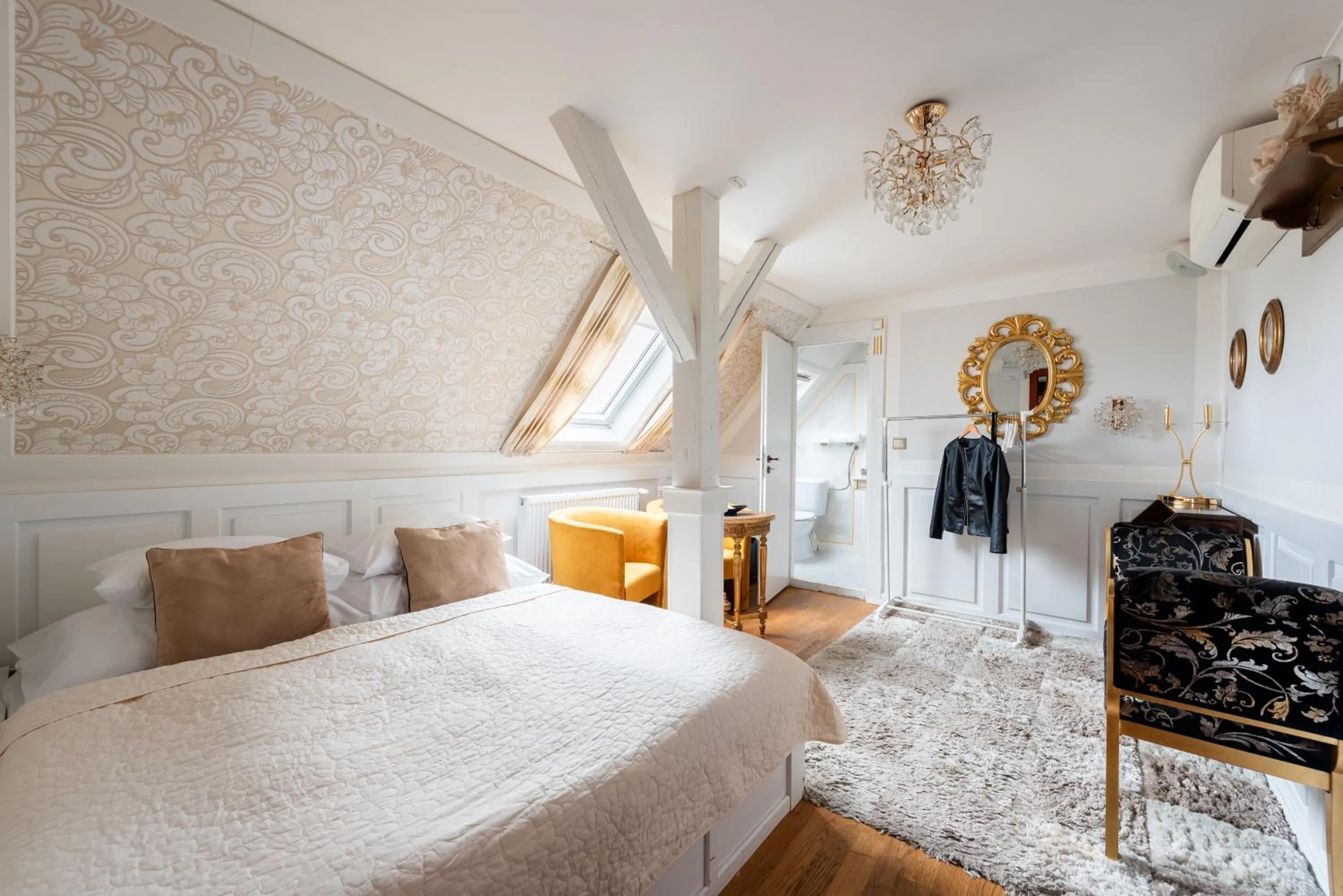 Bed in Wellness & SPA boutique Hotel pod lipkami Prague