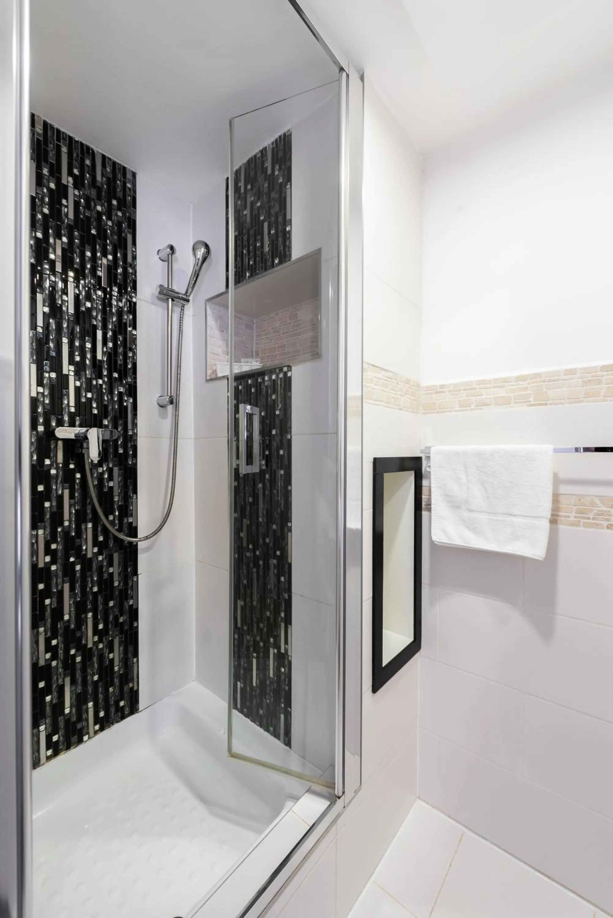 Shower in Wellness & SPA boutique Hotel pod lipkami Prague