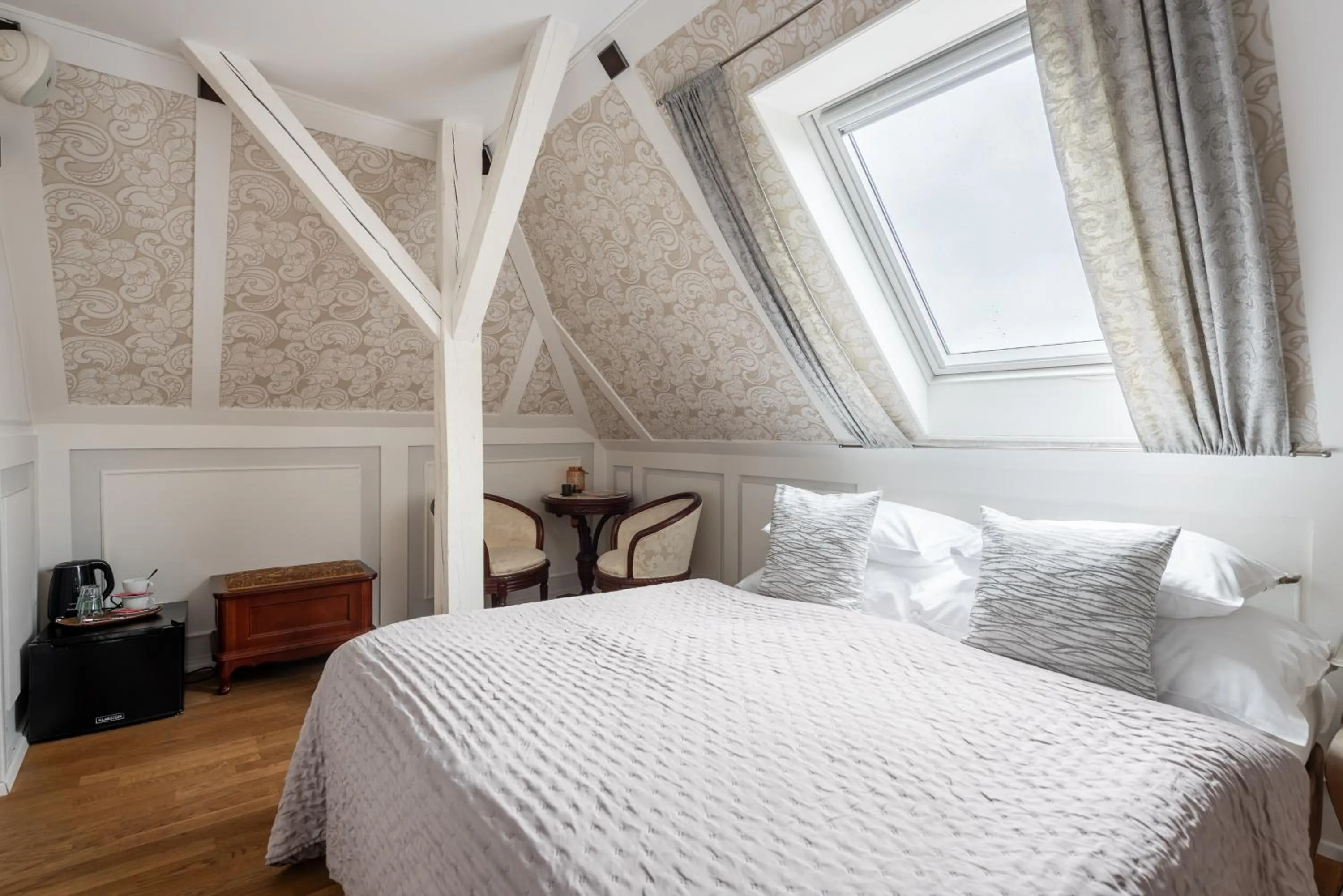 Bed in Wellness & SPA boutique Hotel pod lipkami Prague