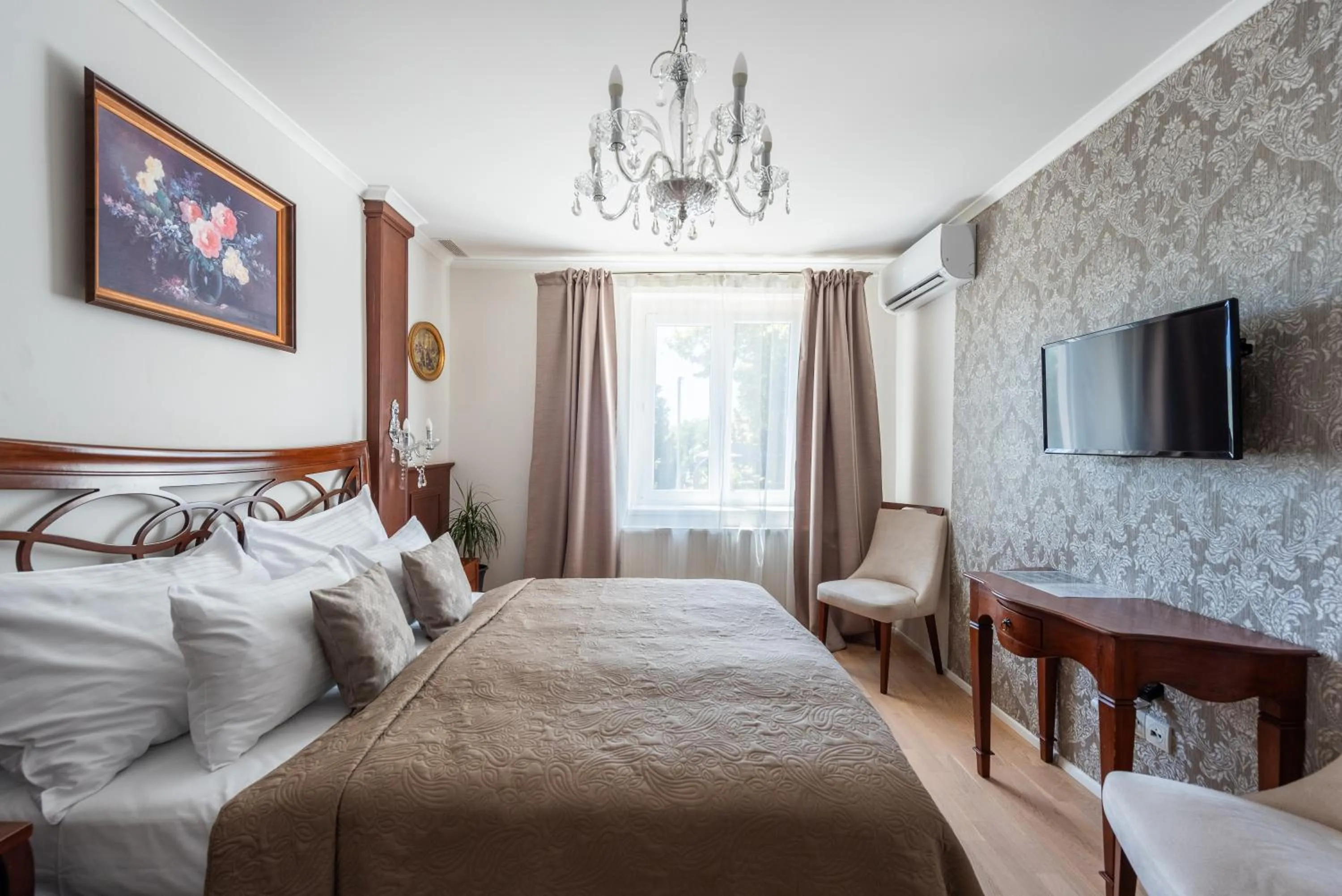 Bed in Wellness & SPA boutique Hotel pod lipkami Prague