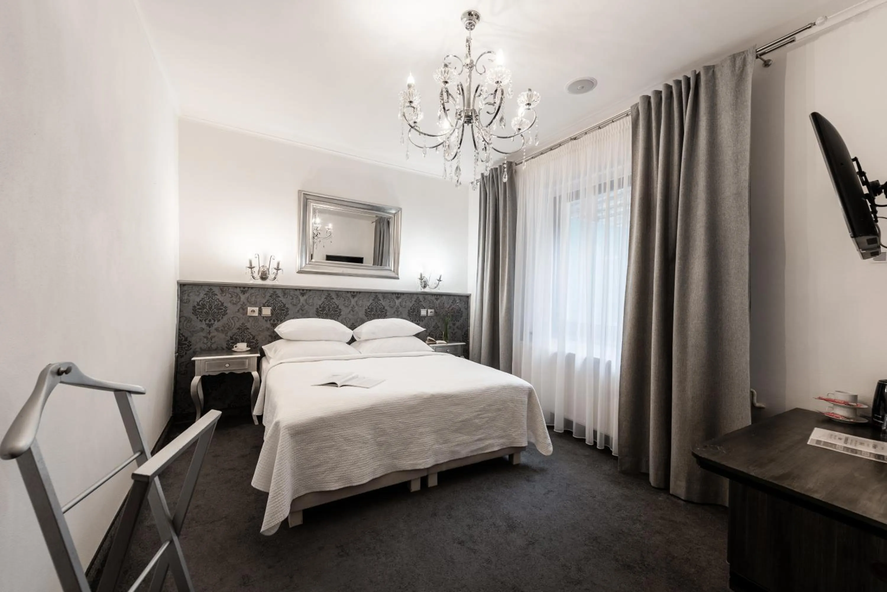 Bed in Wellness & SPA boutique Hotel pod lipkami Prague