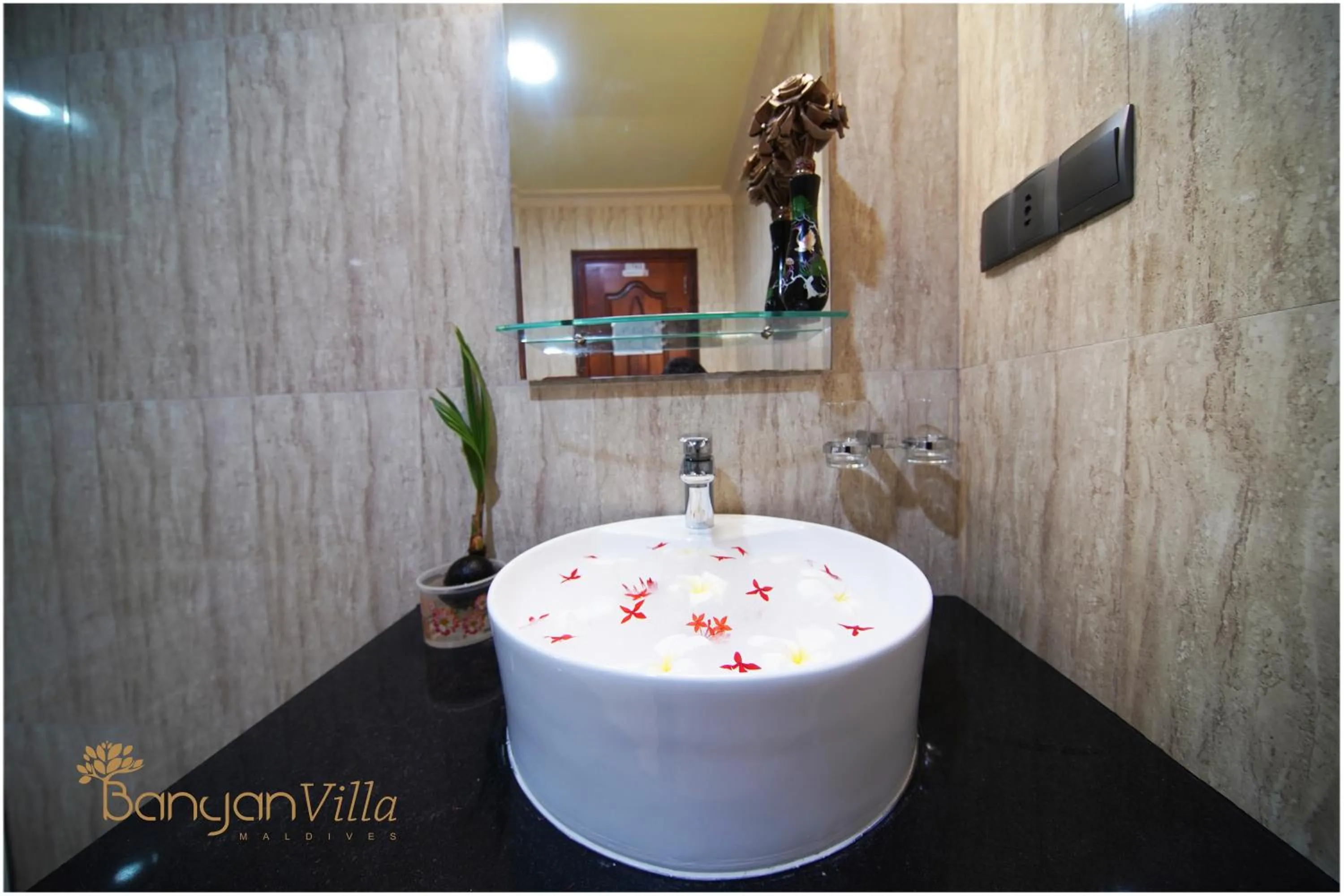 Bathroom in Banyan Villa Maldives Dhangethi