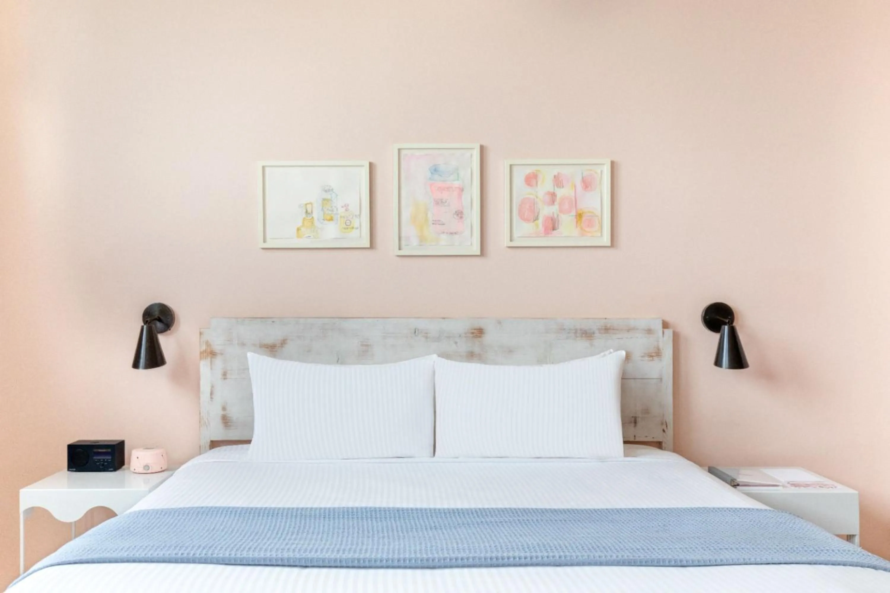 King Room with Roll-In Shower - Disability Access in Quirk Hotel Richmond