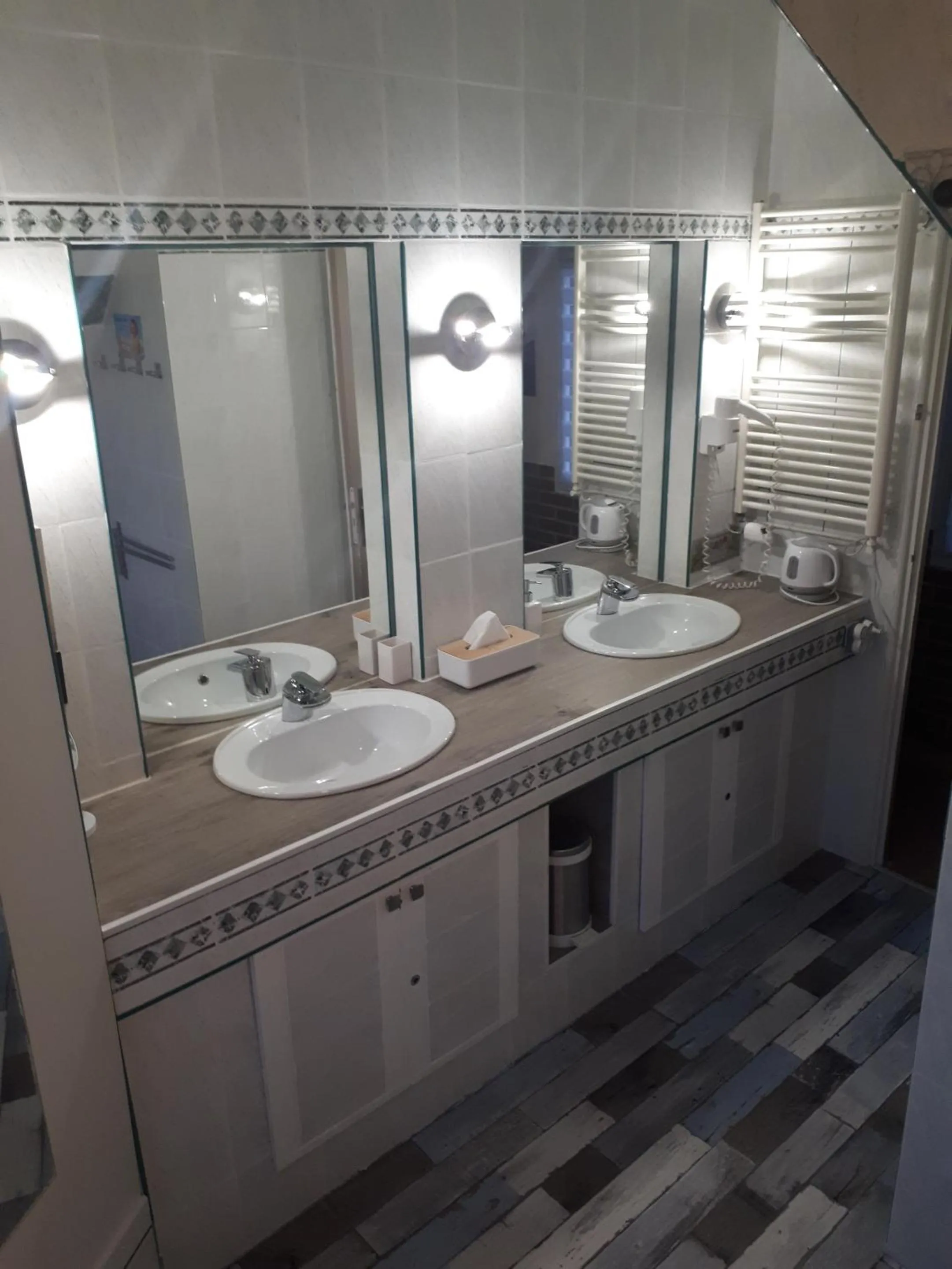 Bathroom in La Longère Des Nuits De Varenne