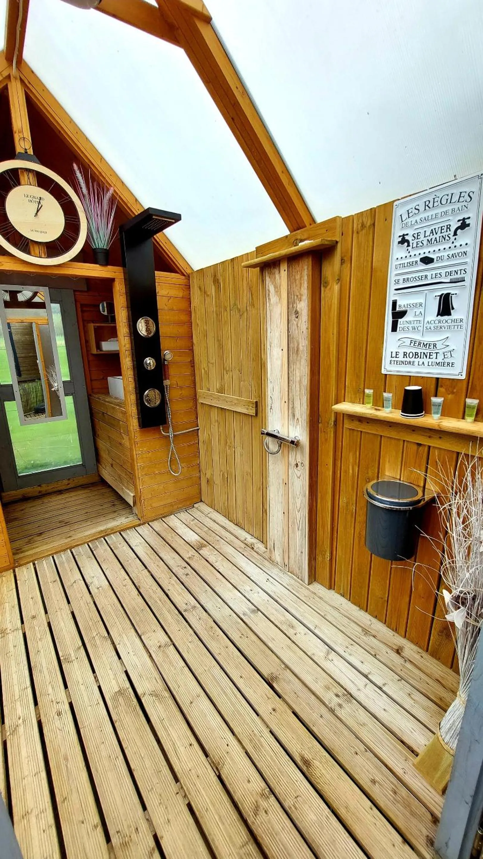 Bathroom in La Longère Des Nuits De Varenne