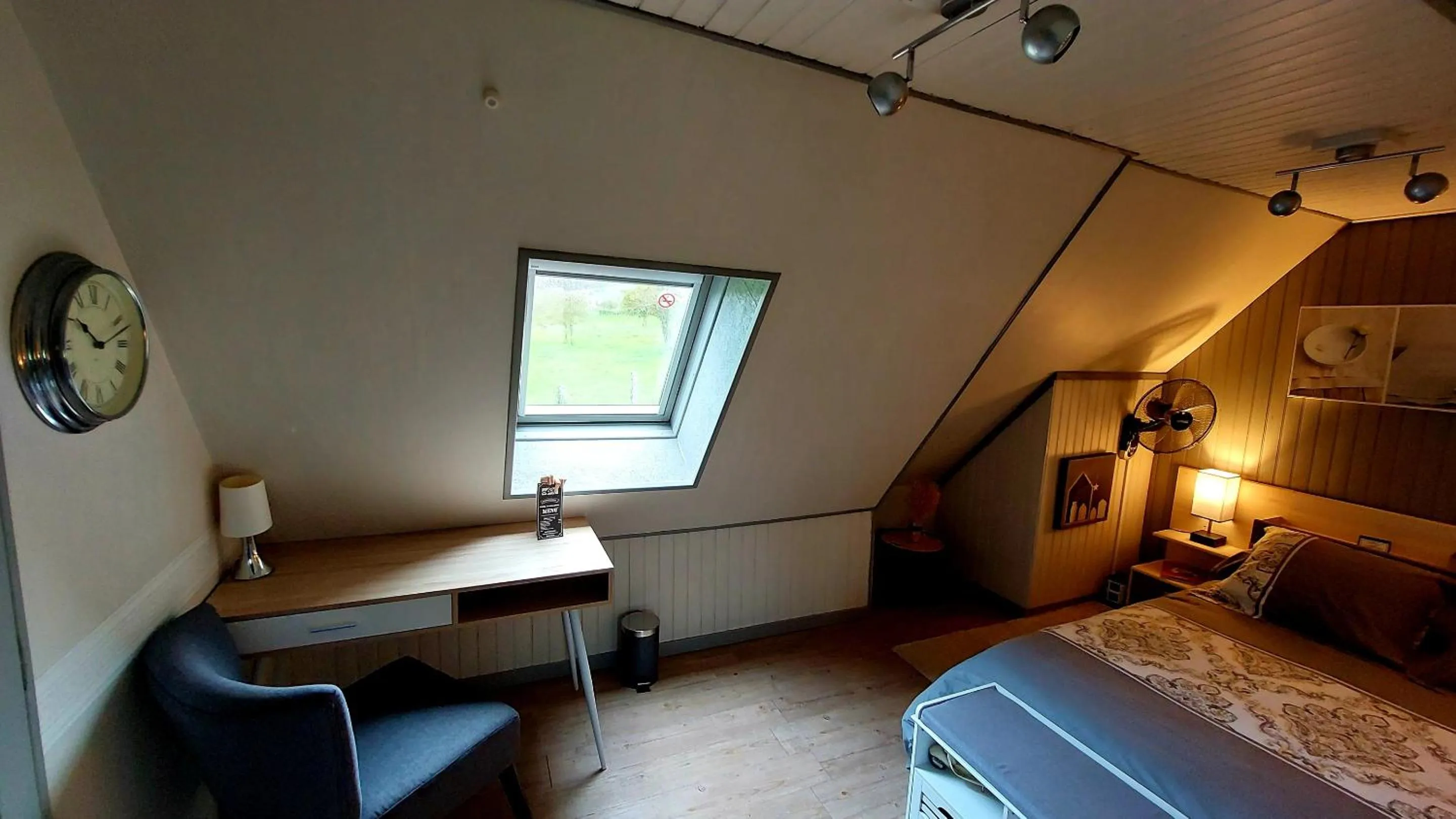 Bedroom, Bed in La Longère Des Nuits De Varenne