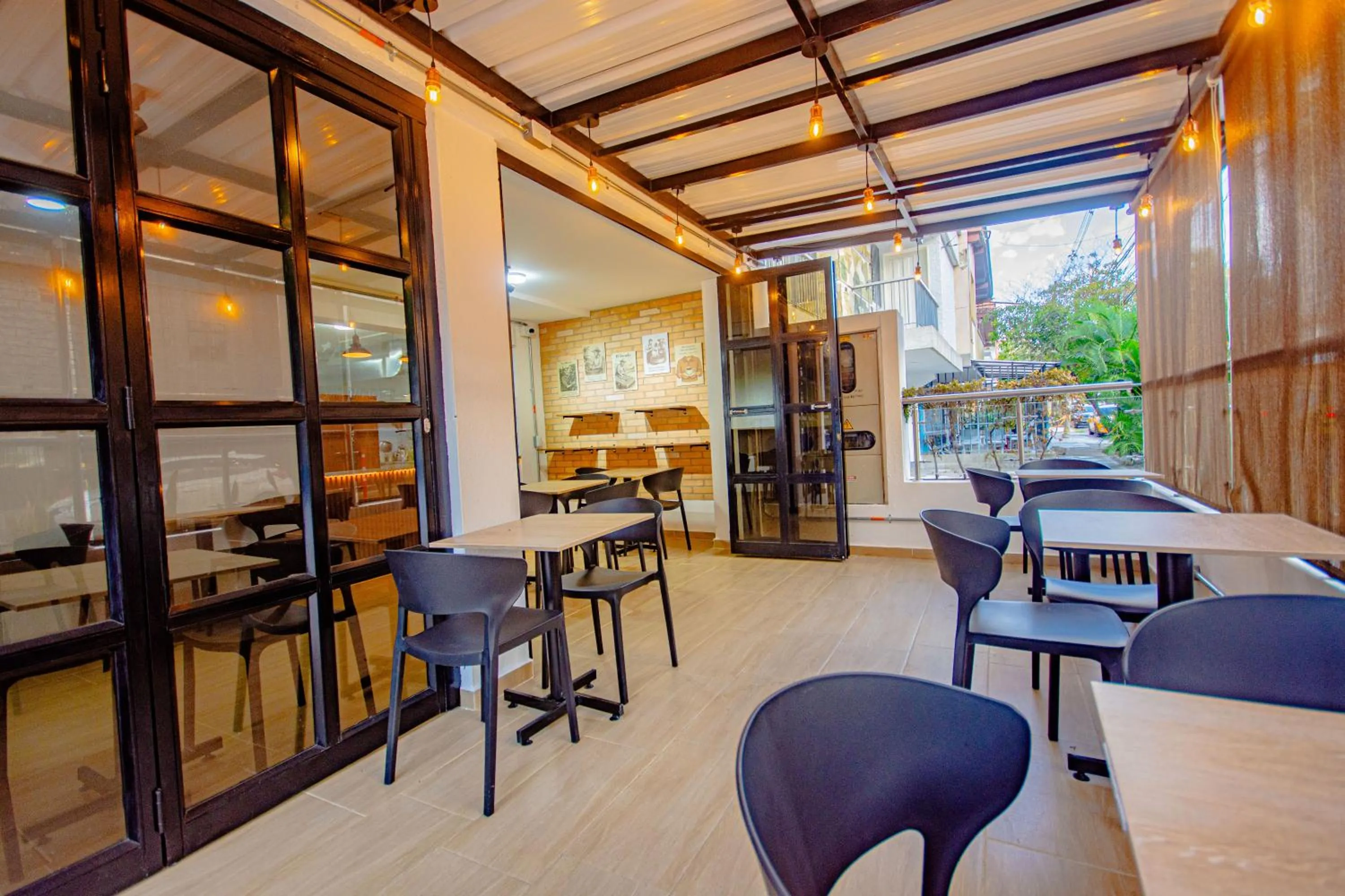 Restaurant/places to eat in Novus Laureles