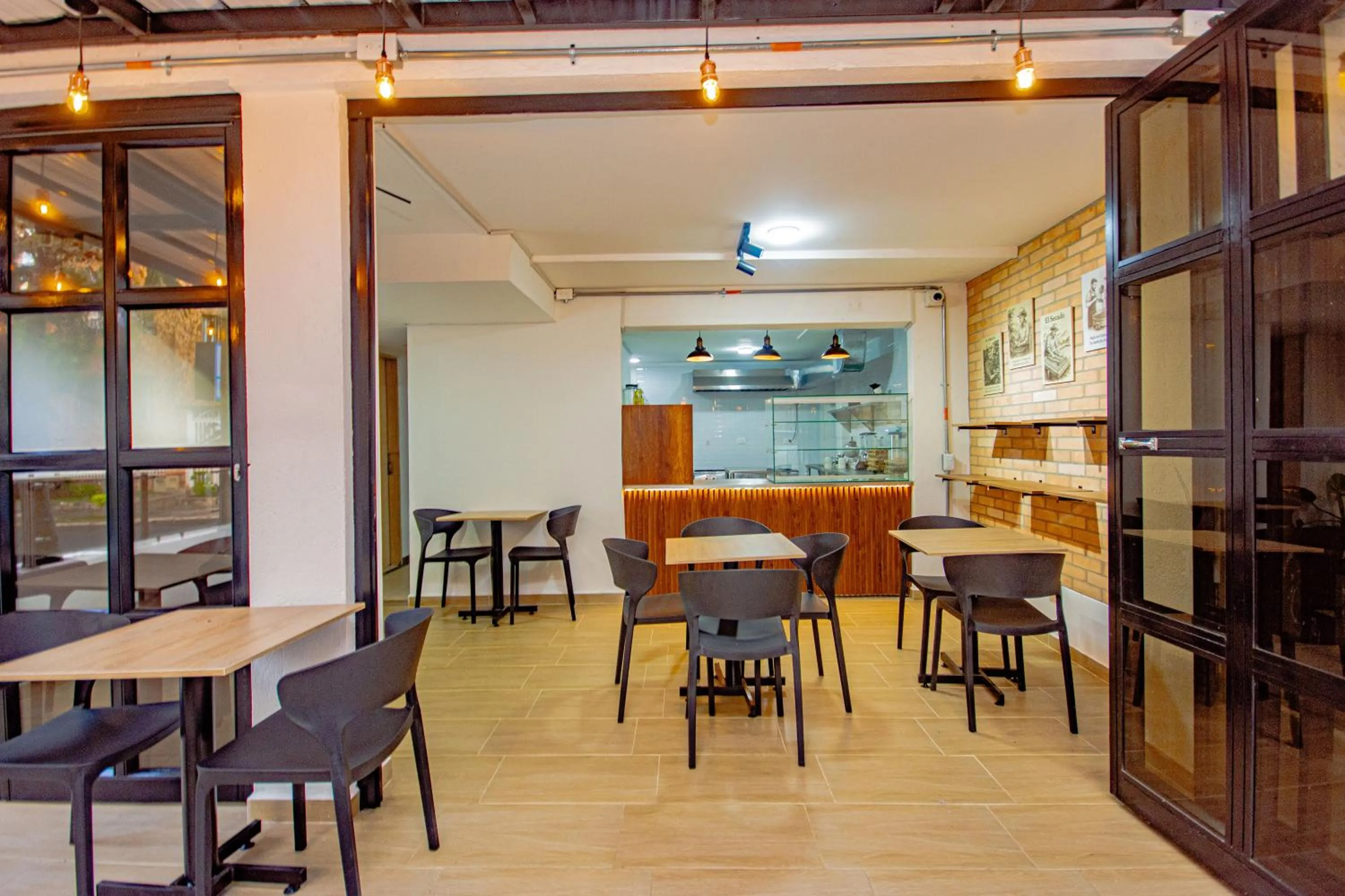 Restaurant/places to eat in Novus Laureles