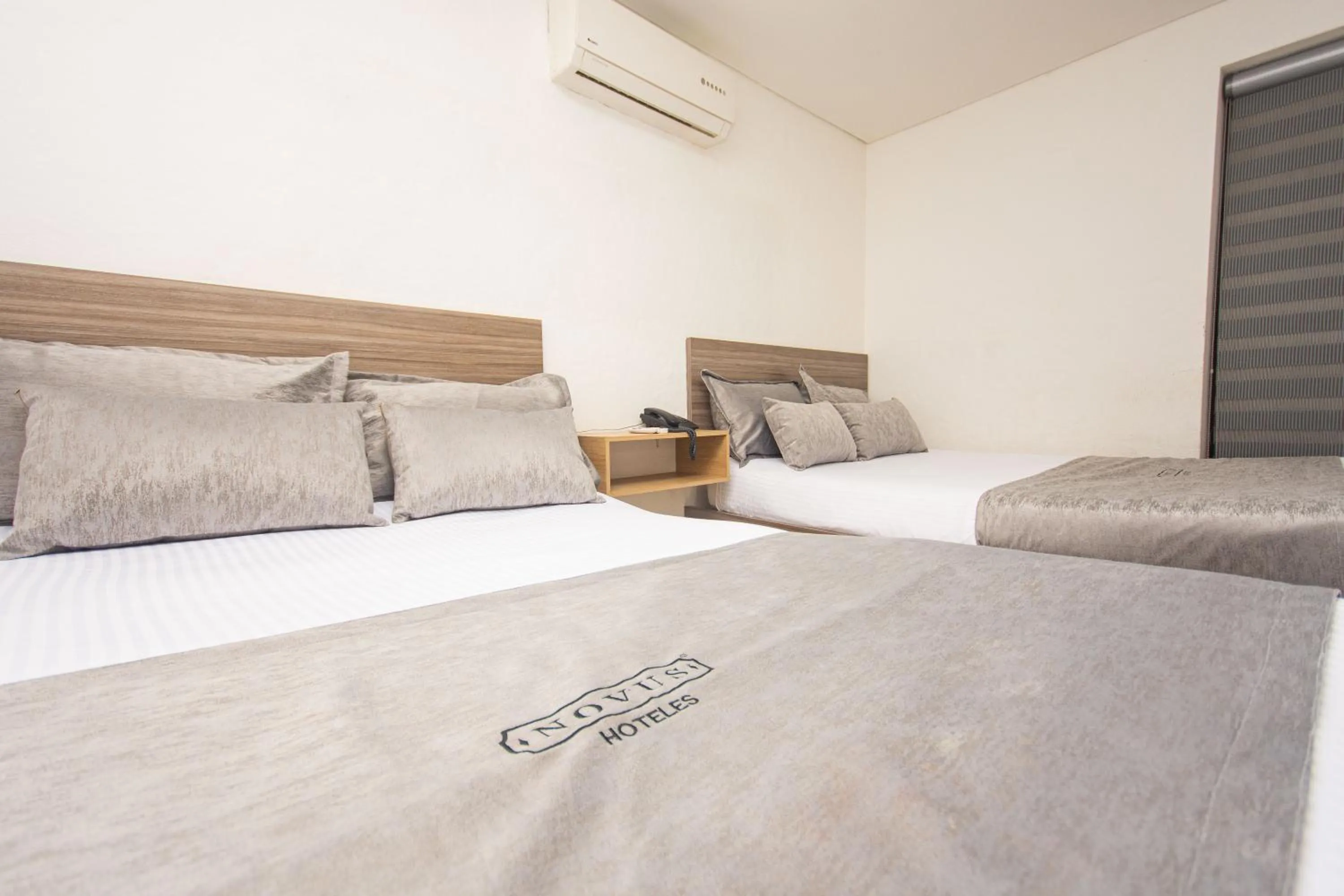 Bedroom, Bed in Novus Laureles