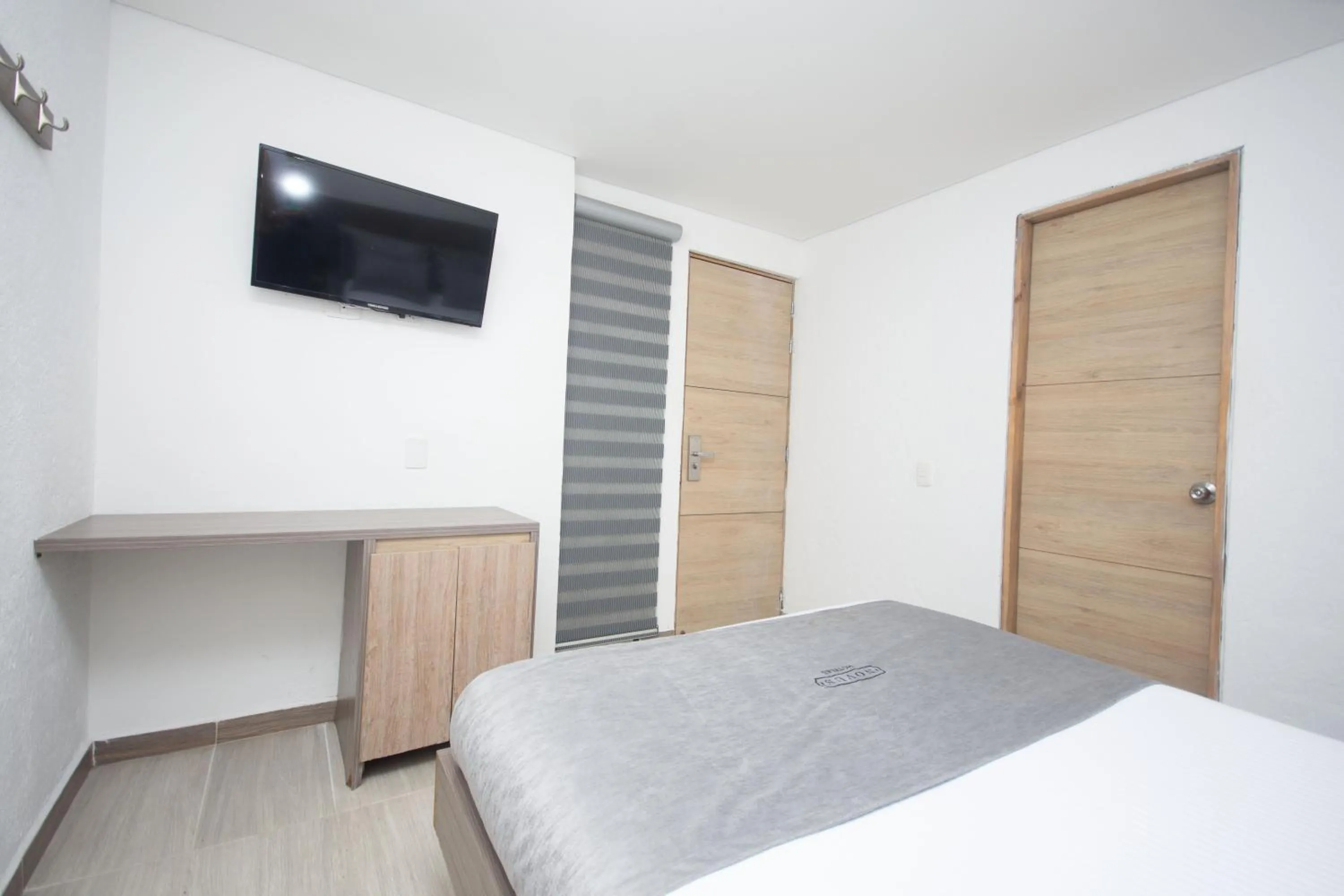 Bedroom, Bed in Novus Laureles