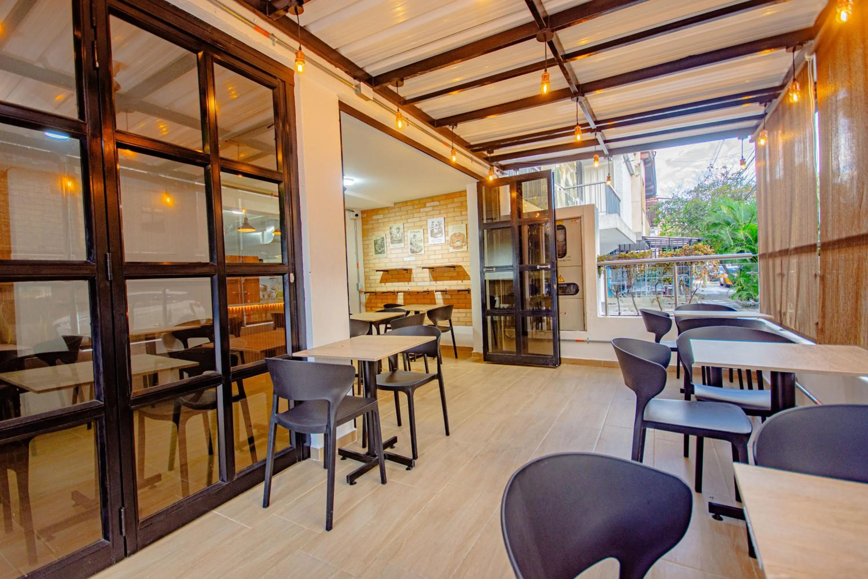 Restaurant/places to eat in Novus Laureles