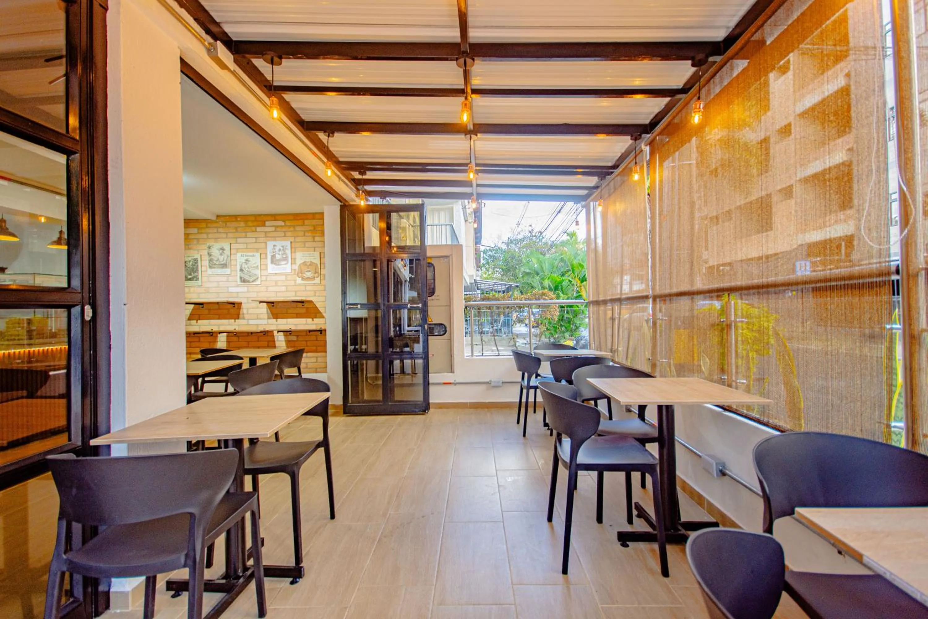 Restaurant/places to eat in Novus Laureles