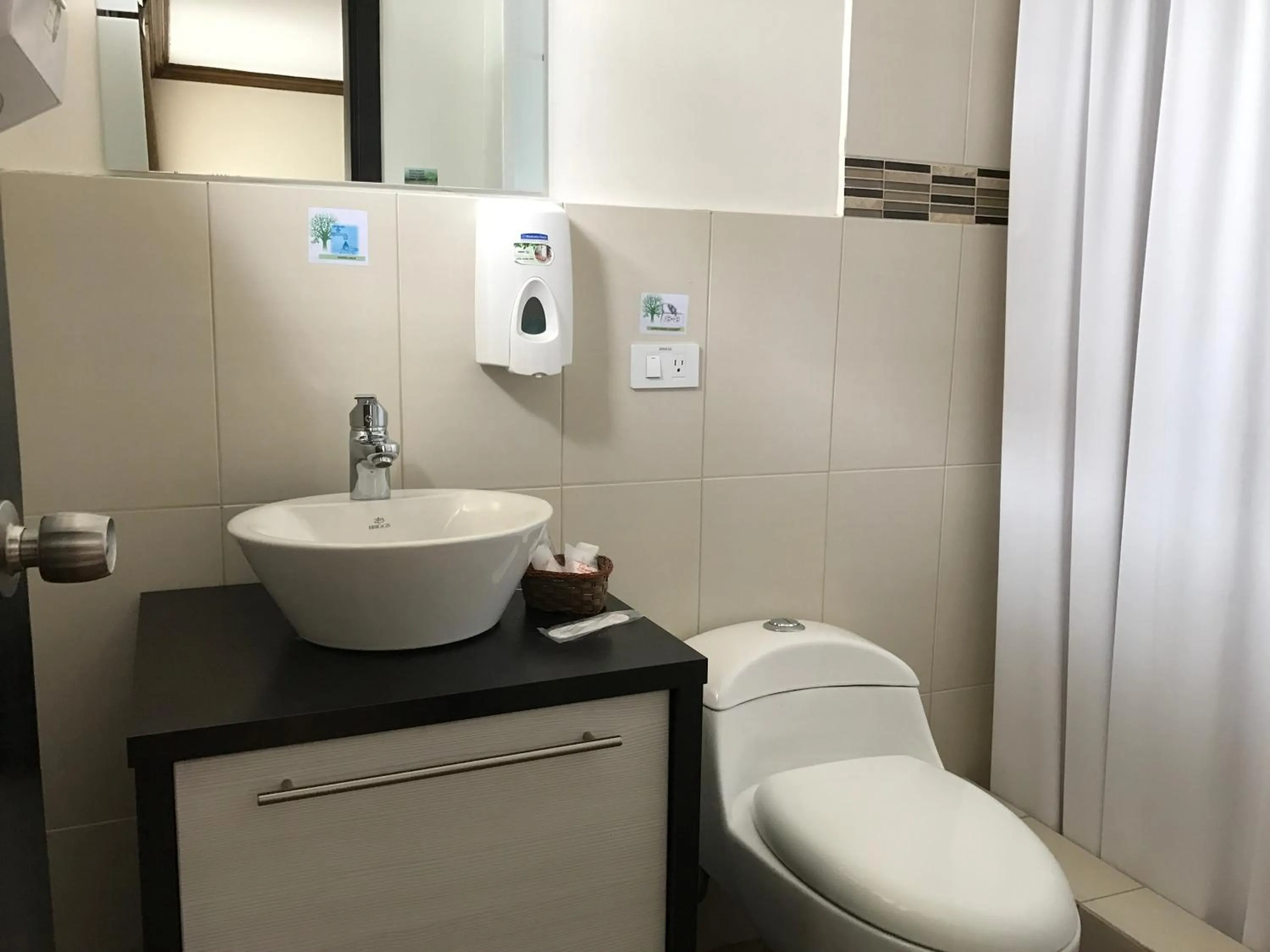 Property building in Hotel Villa Lafayette