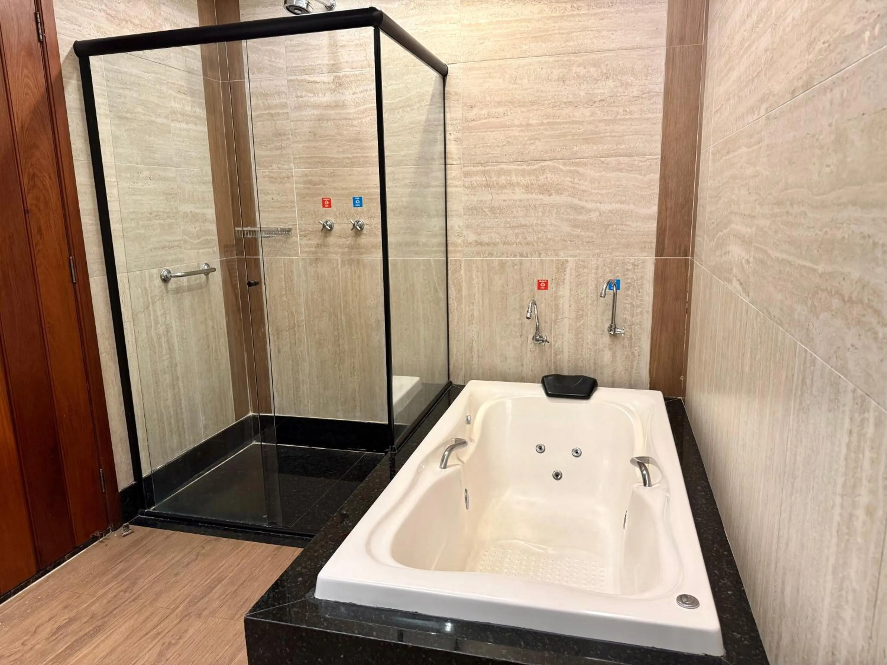 Shower in Atrium Hotel Quinta De Pedras