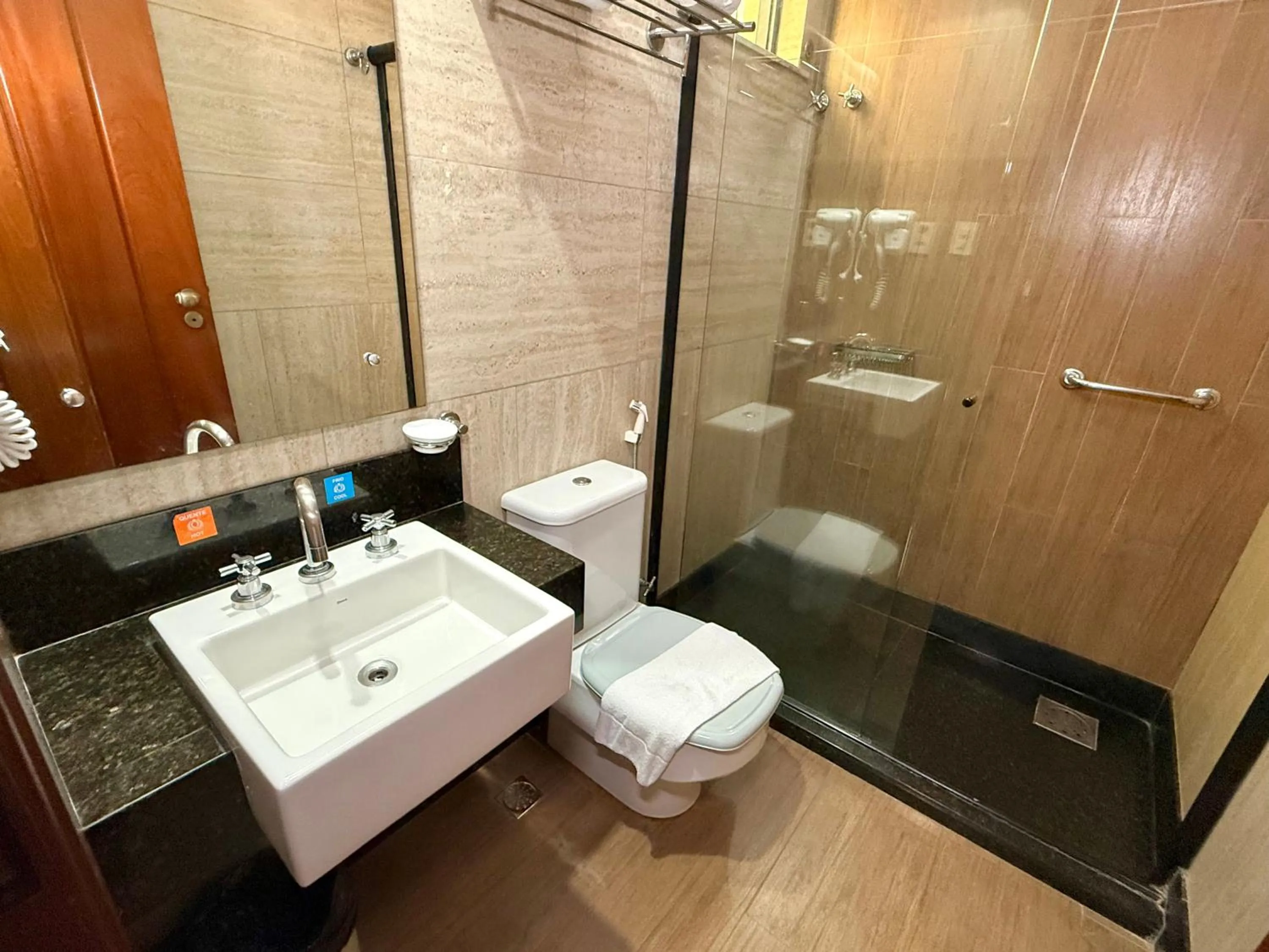 Bathroom in Atrium Hotel Quinta De Pedras