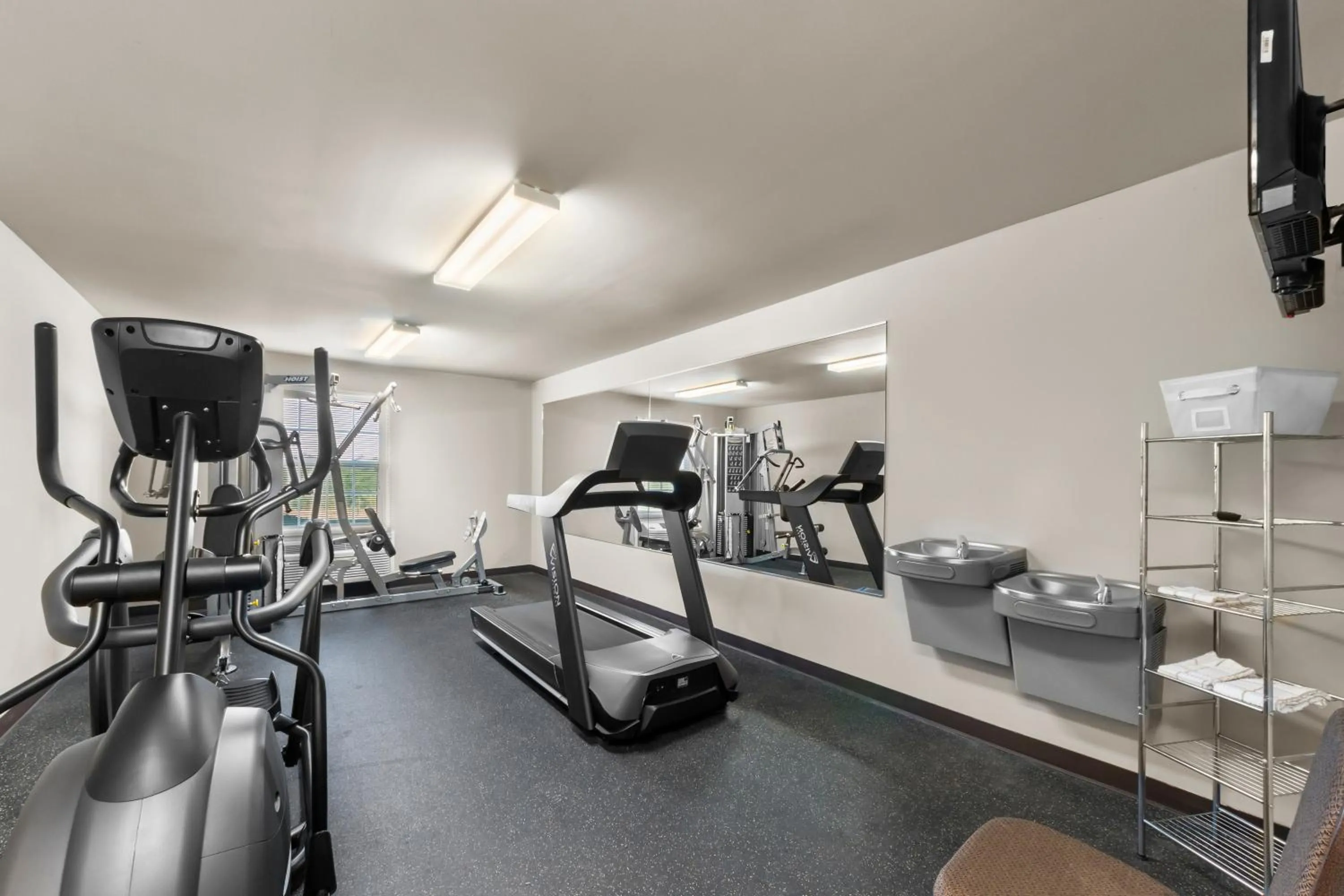 Fitness centre/facilities in Risewell Kitchen Suites Pleasanton