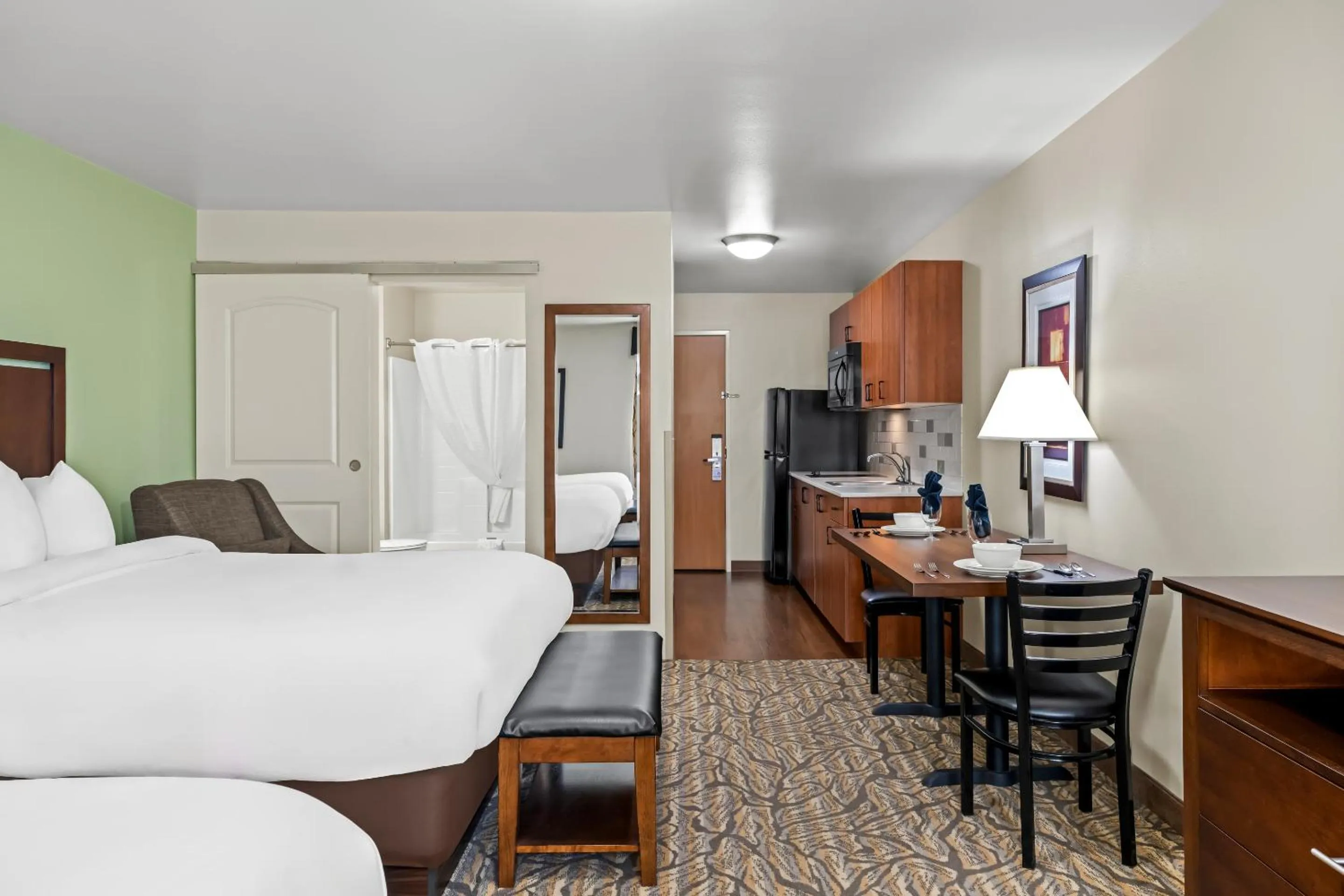 Bed in Ledgestone Suites Hotel Vernal