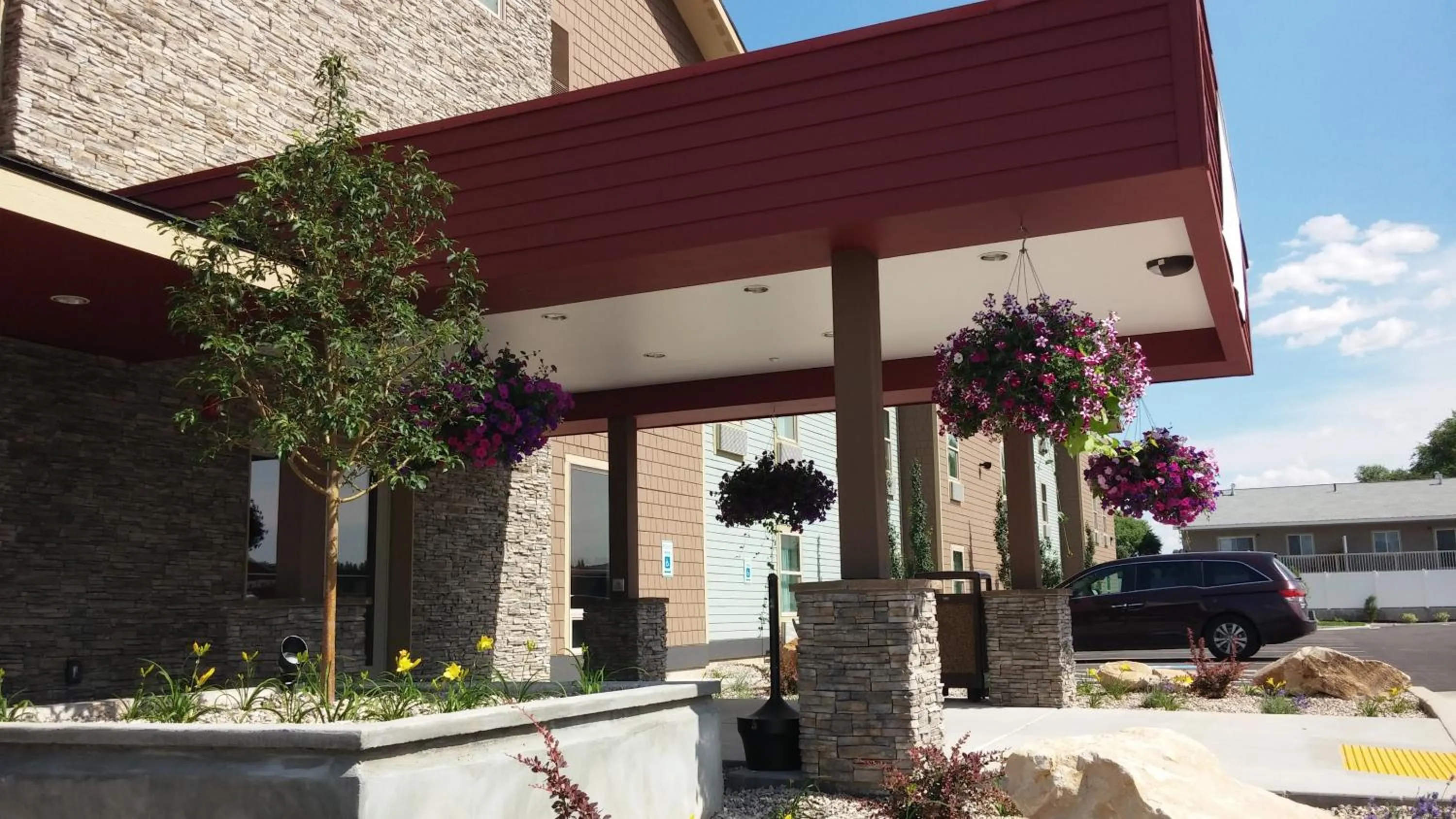 Facade/entrance in Ledgestone Suites Hotel Vernal