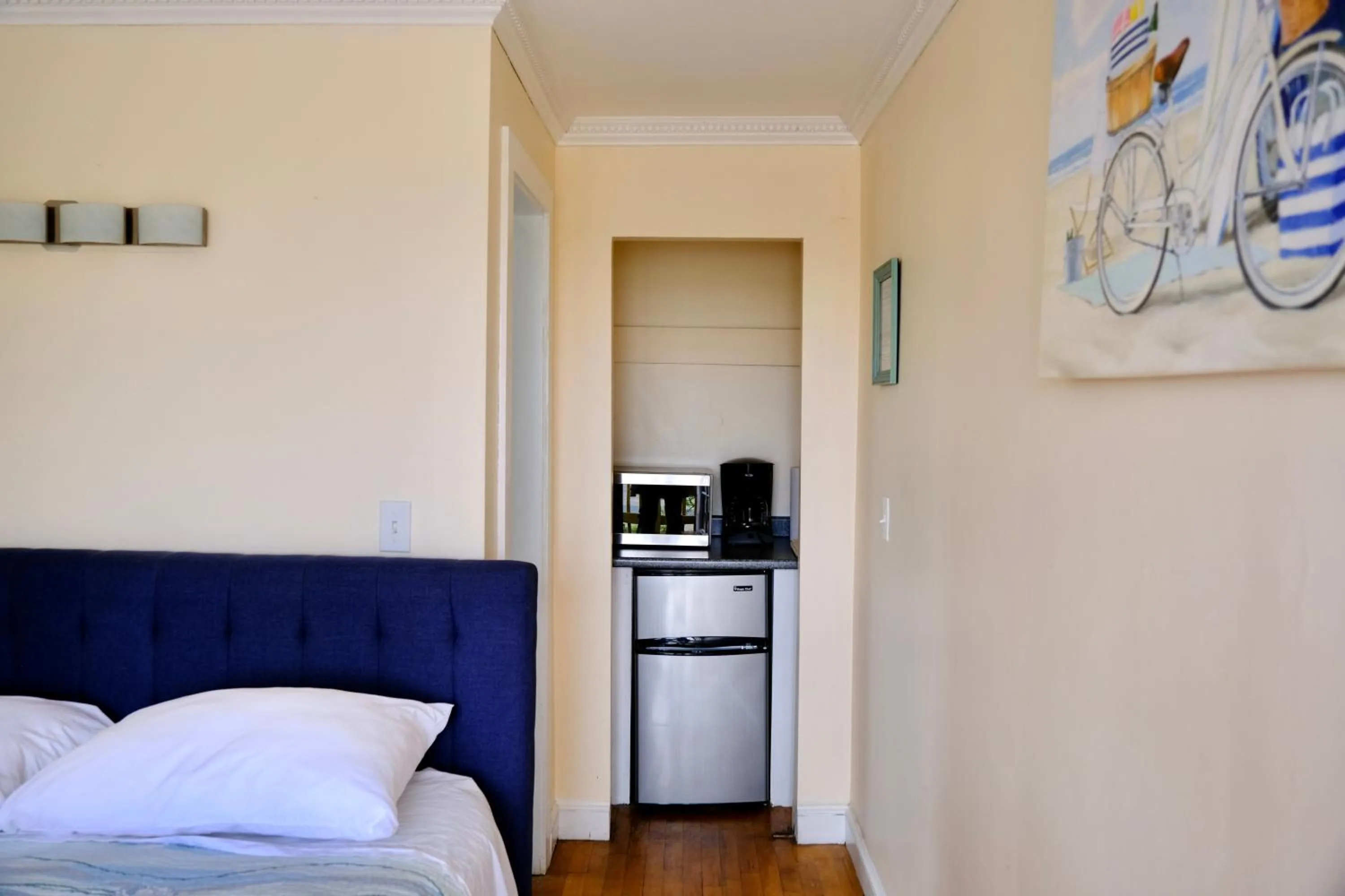 Bed in The Landings Inn and Cottages at Old Orchard Beach