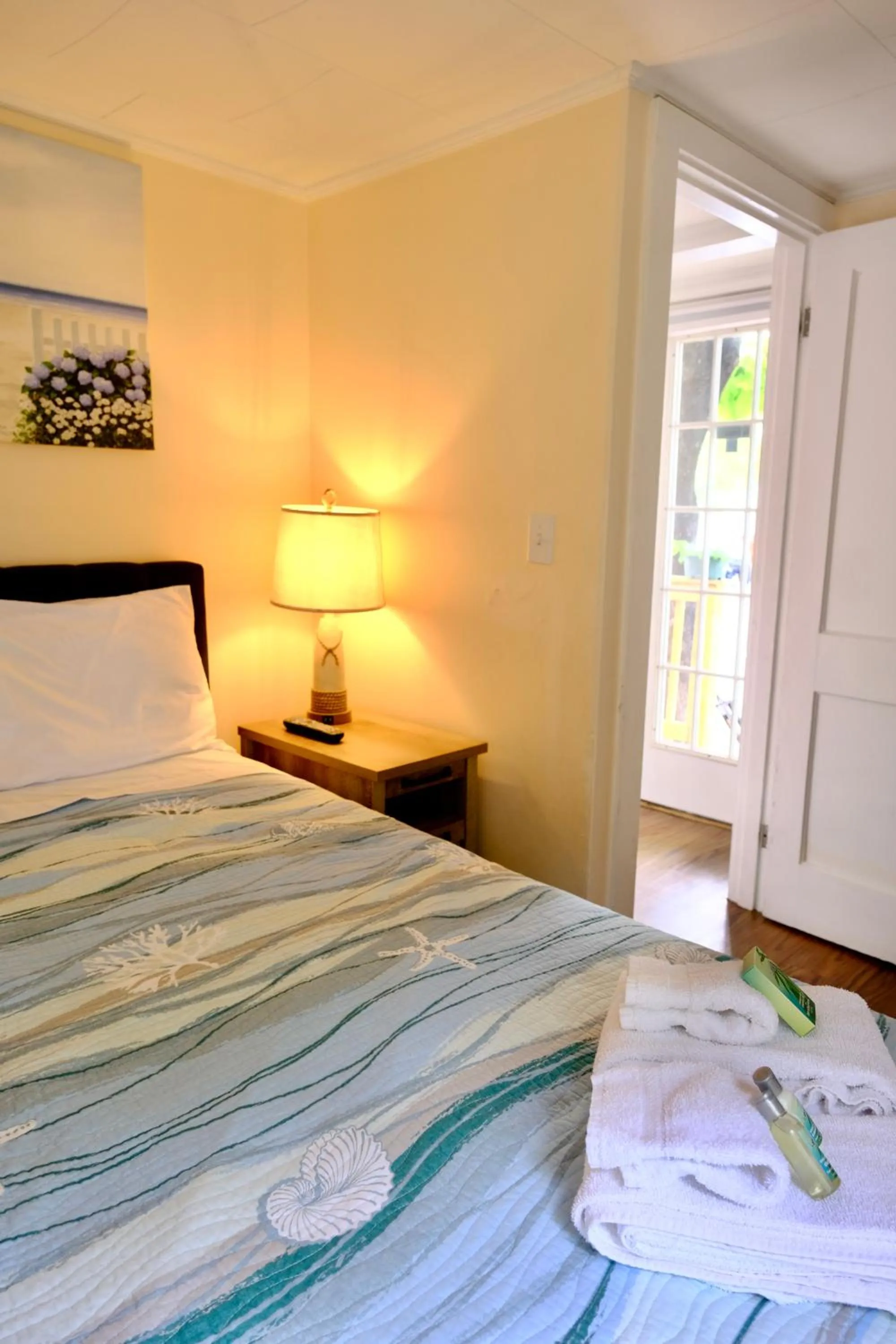 Bed in The Landings Inn and Cottages at Old Orchard Beach