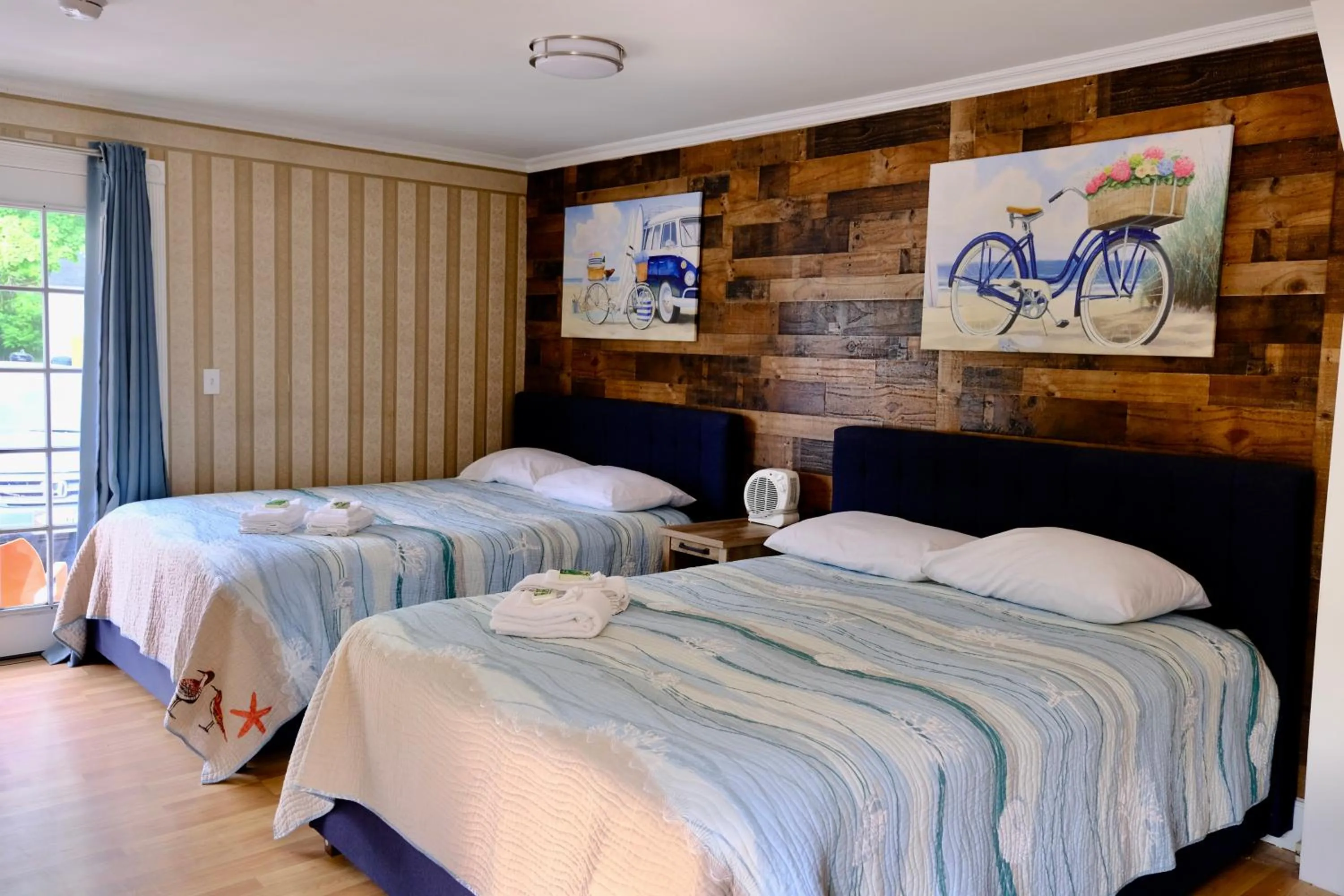 Bed in The Landings Inn and Cottages at Old Orchard Beach