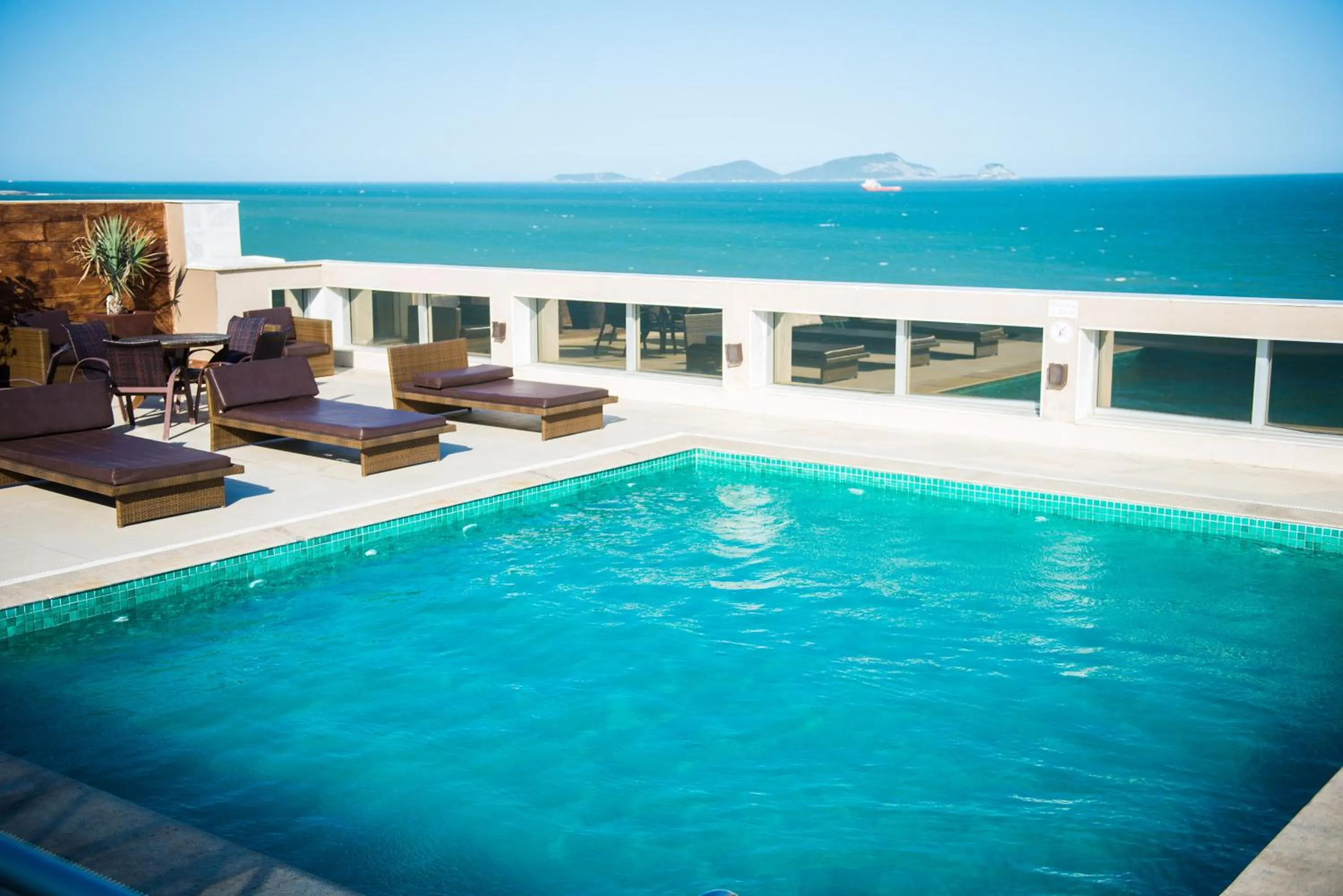 Swimming pool in Royal Atlântica Macaé Hotel