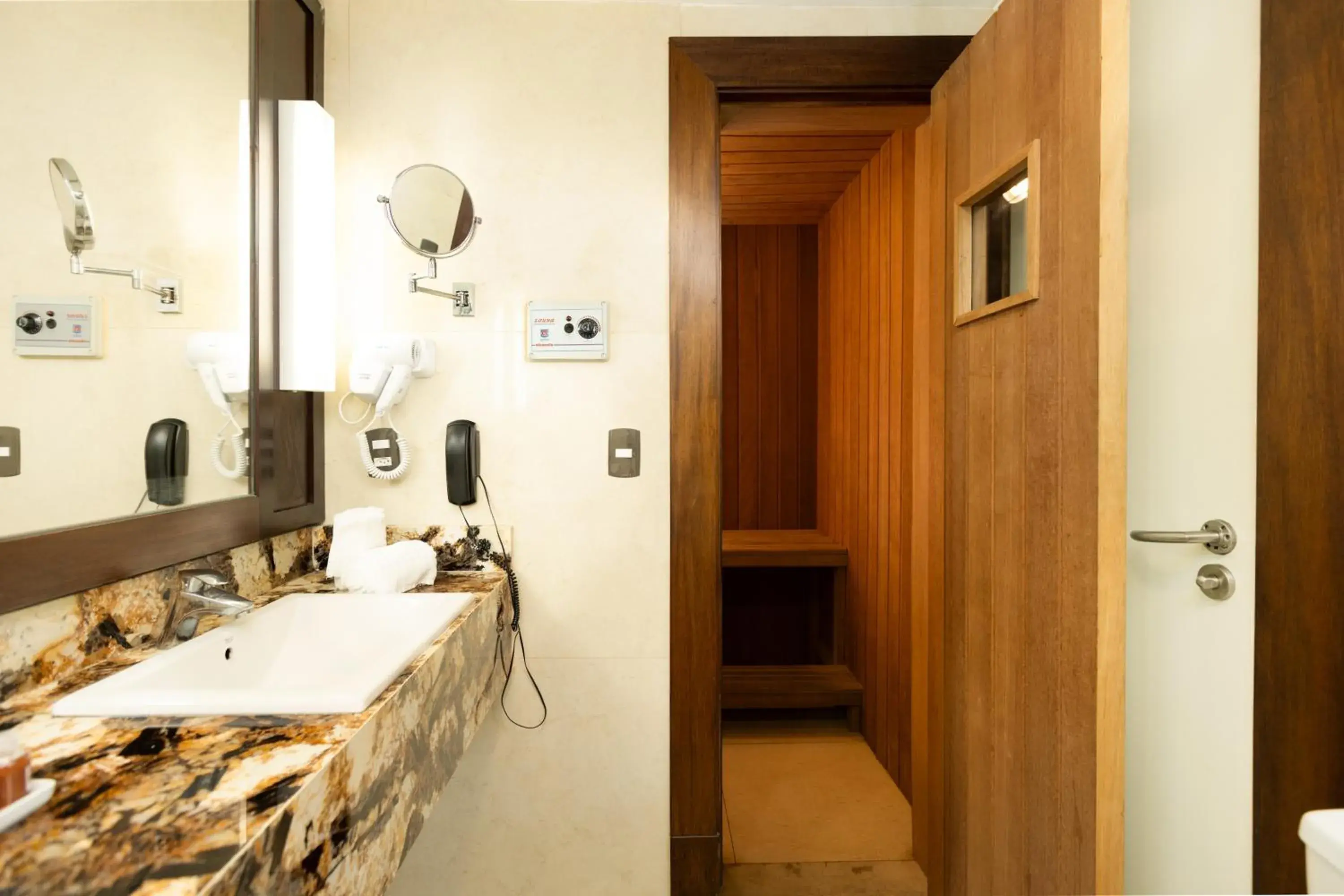 Suite with Sauna - single occupancy in Royal Atlântica Macaé Hotel Suite with Sauna - single occupancy in Royal Atlântica Macaé Hotel