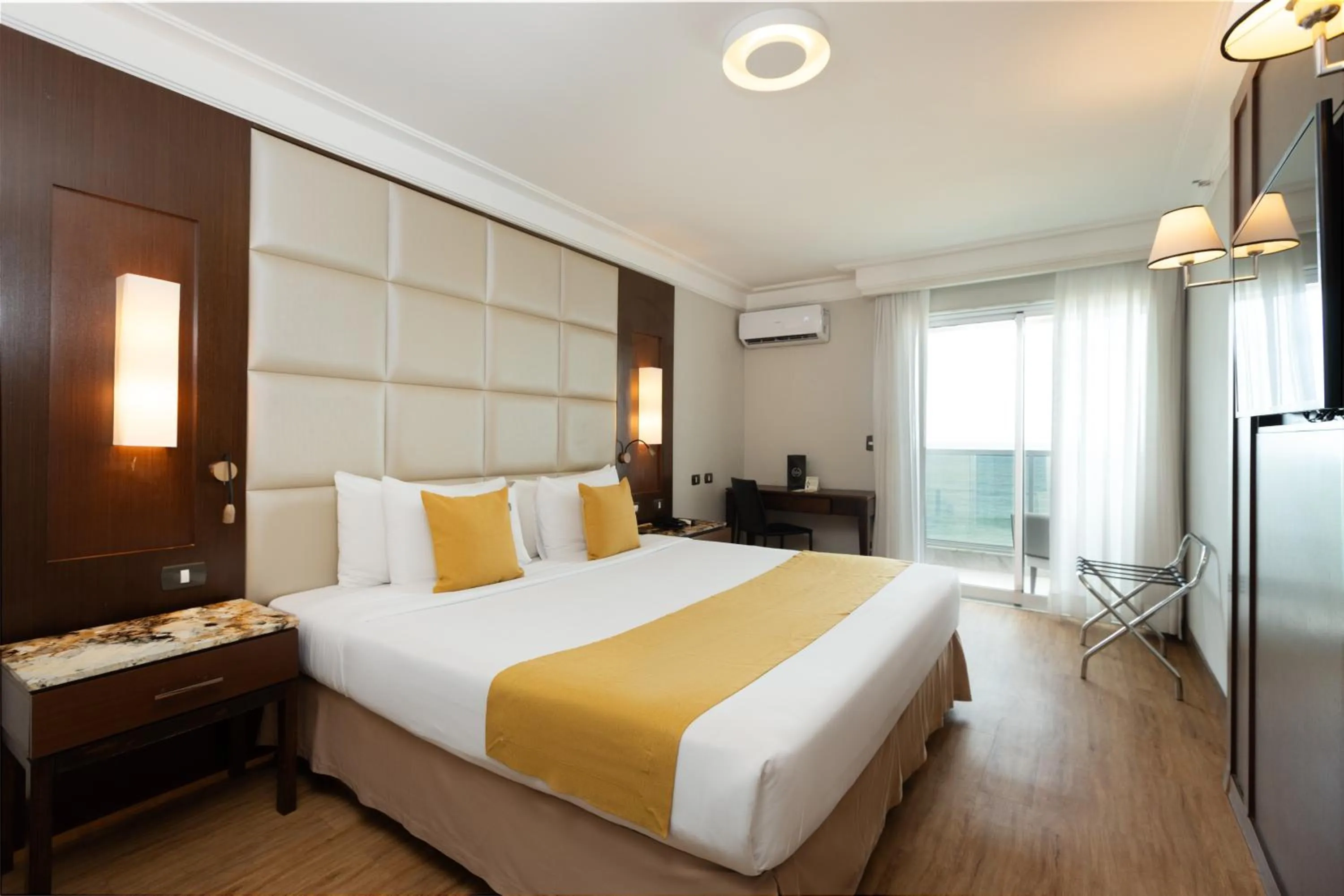 Bed in Royal Atlântica Macaé Hotel