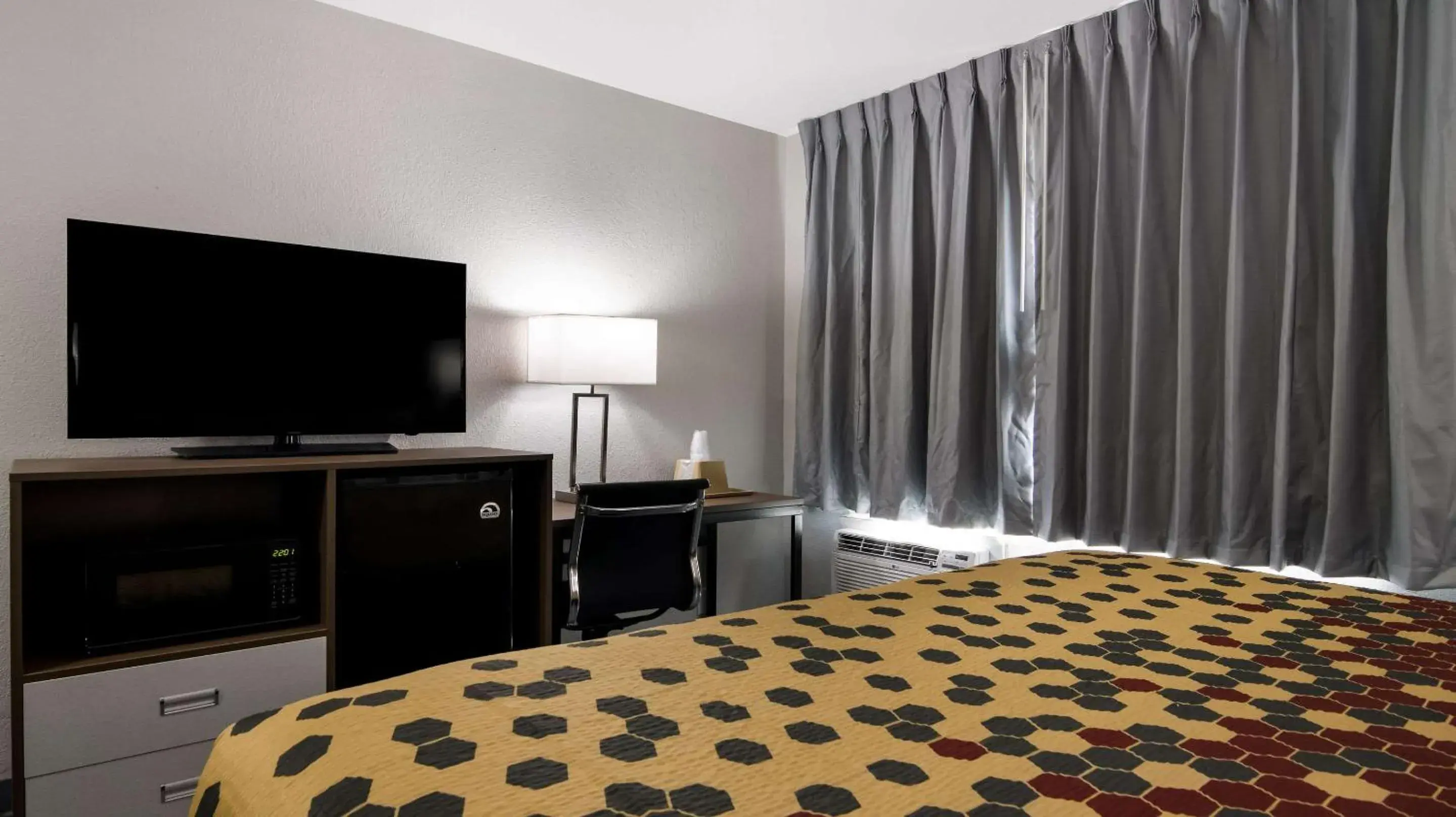 King Room - Non Smoking in Econo Lodge Portage King Room - Non Smoking in Econo Lodge Portage