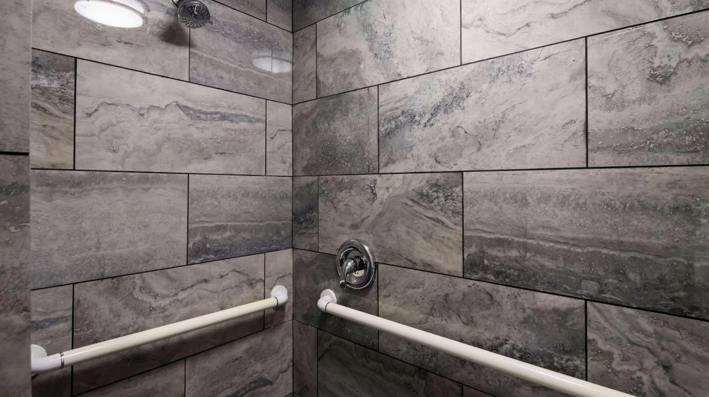 Shower in Econo Lodge Portage