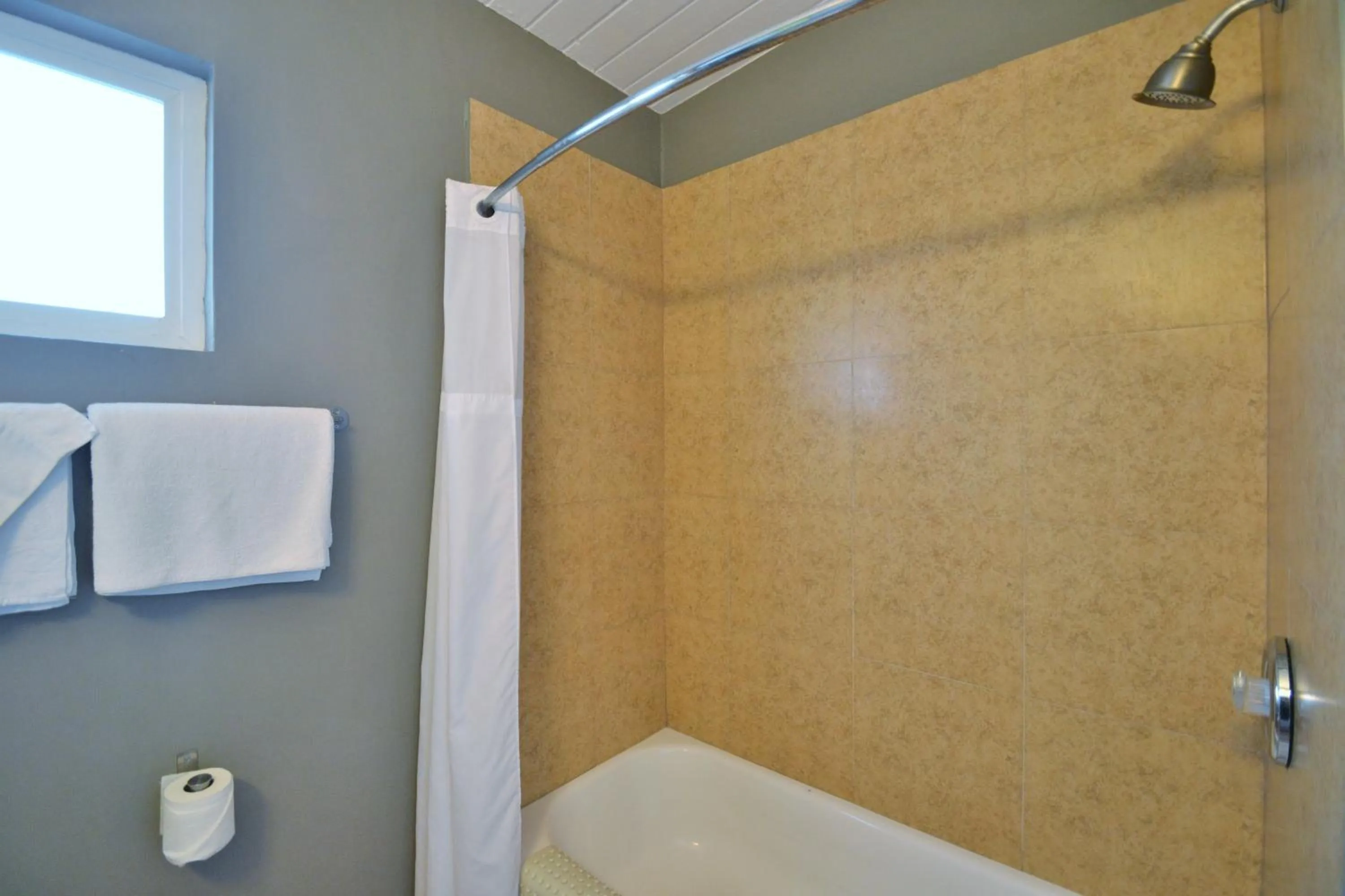 Shower in Lodge at 32nd