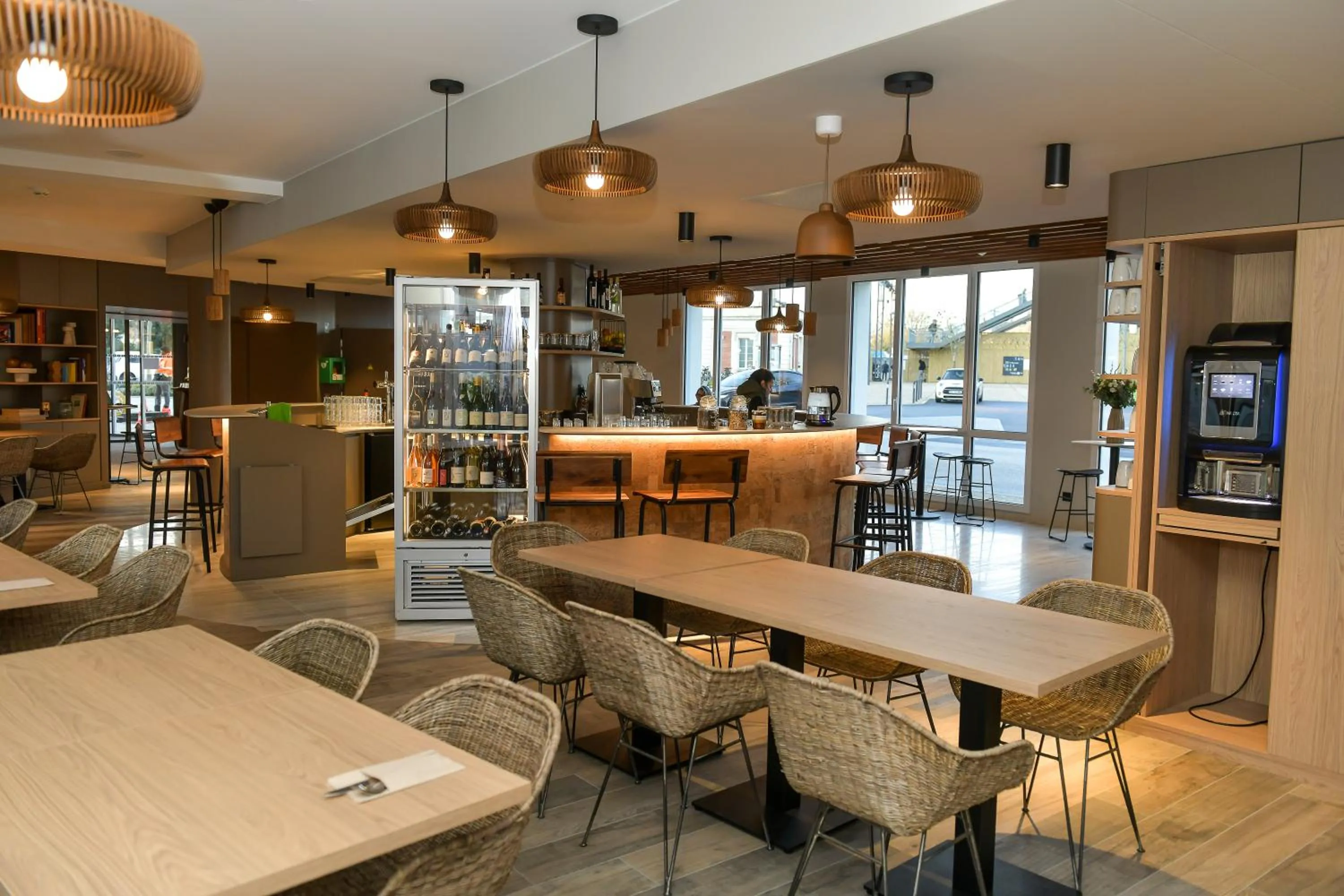 Lounge or bar in Hotel Rivella - The Originals Boutique