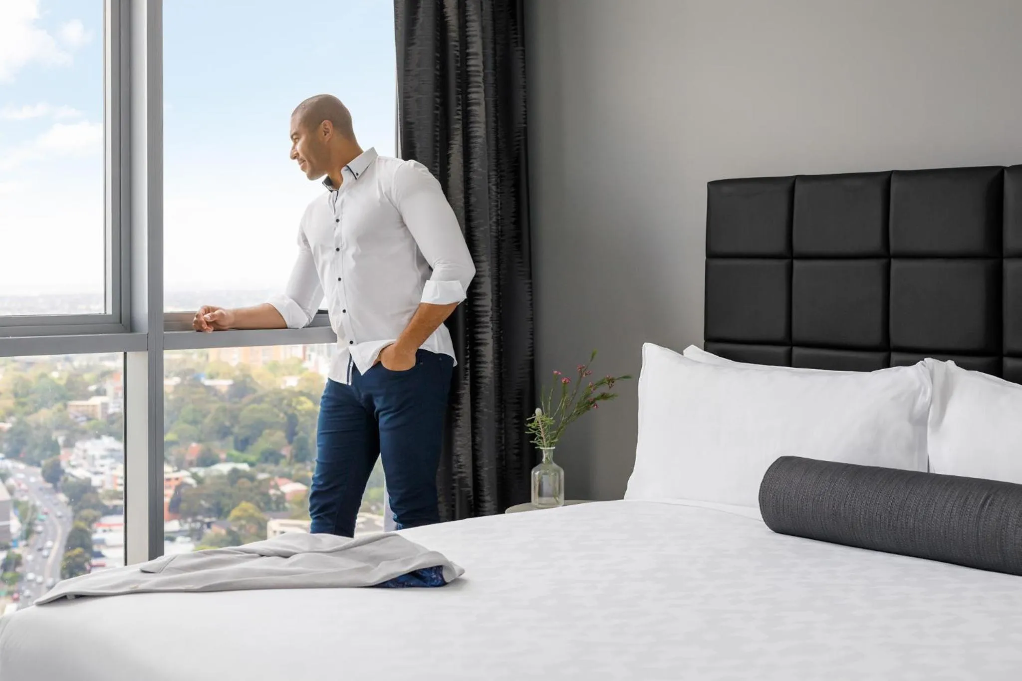 Bedroom, Bed in Meriton Suites Chatswood